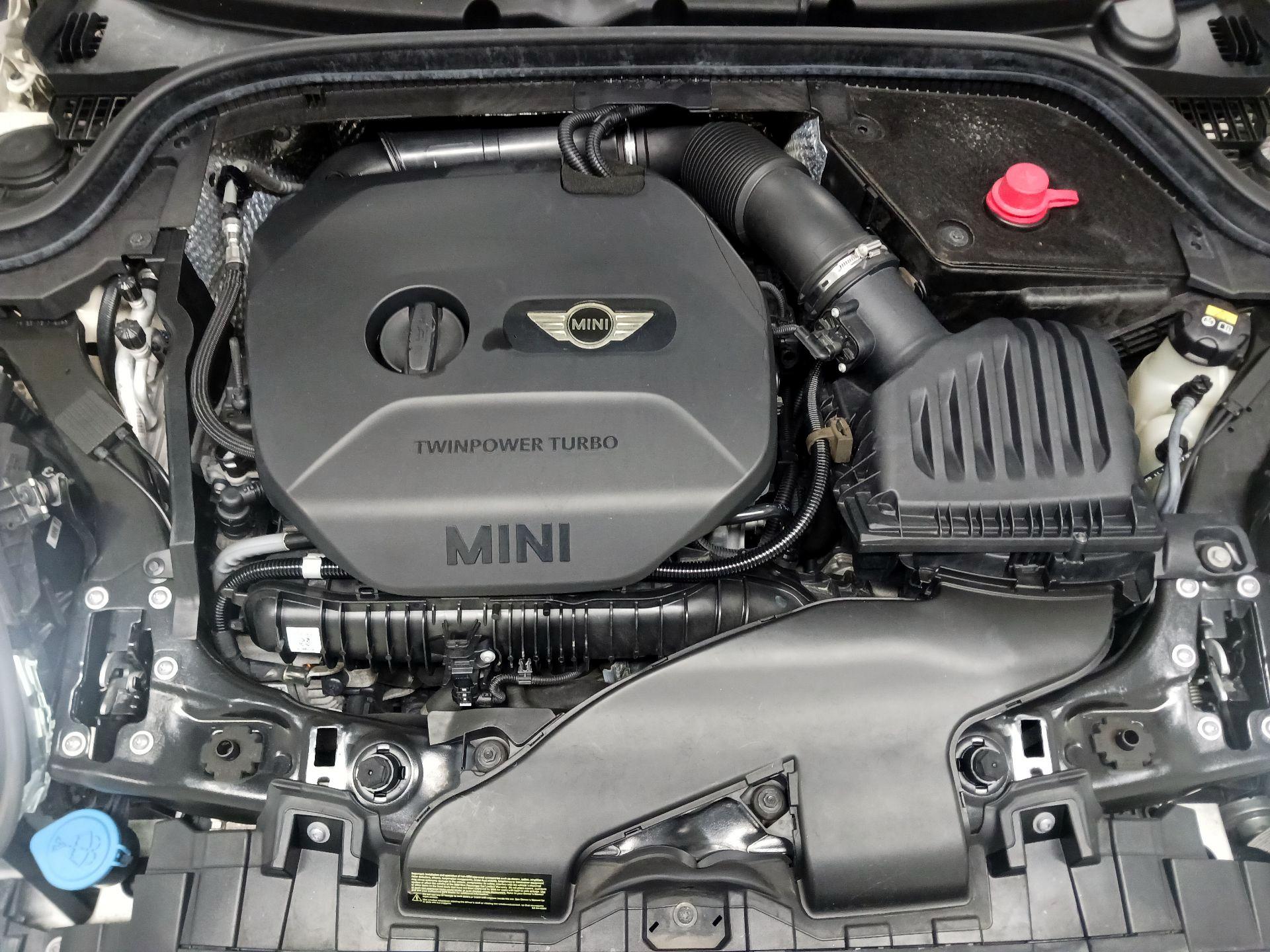 Thumbnail: 2015 MINI Cooper Hardtop - 19