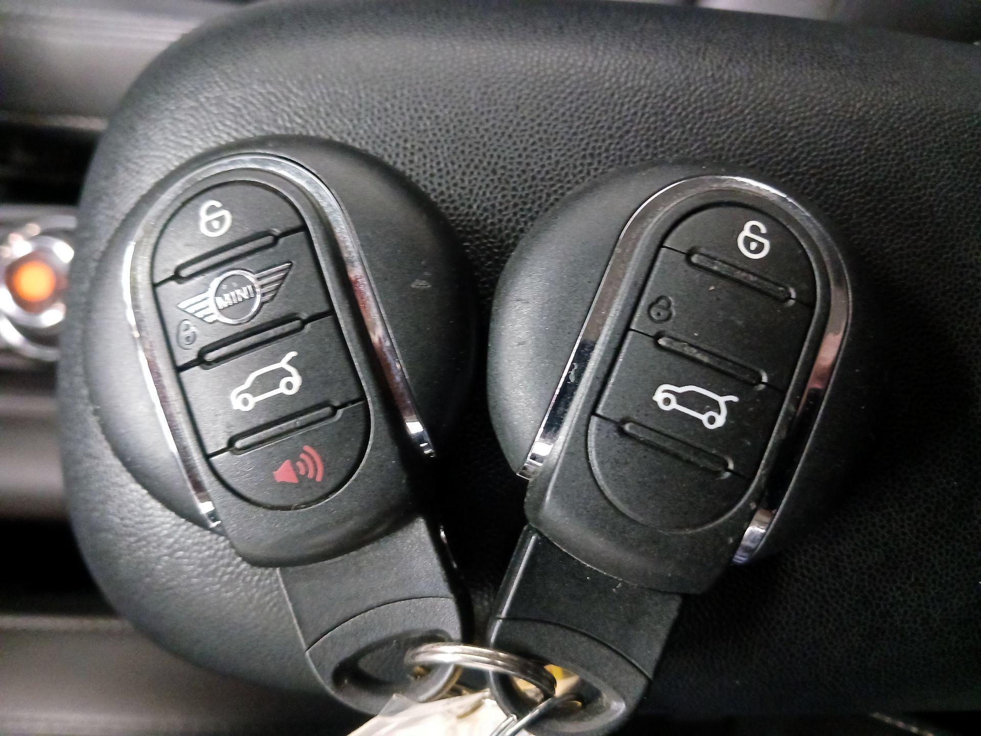Thumbnail: 2015 MINI Cooper Hardtop - 20