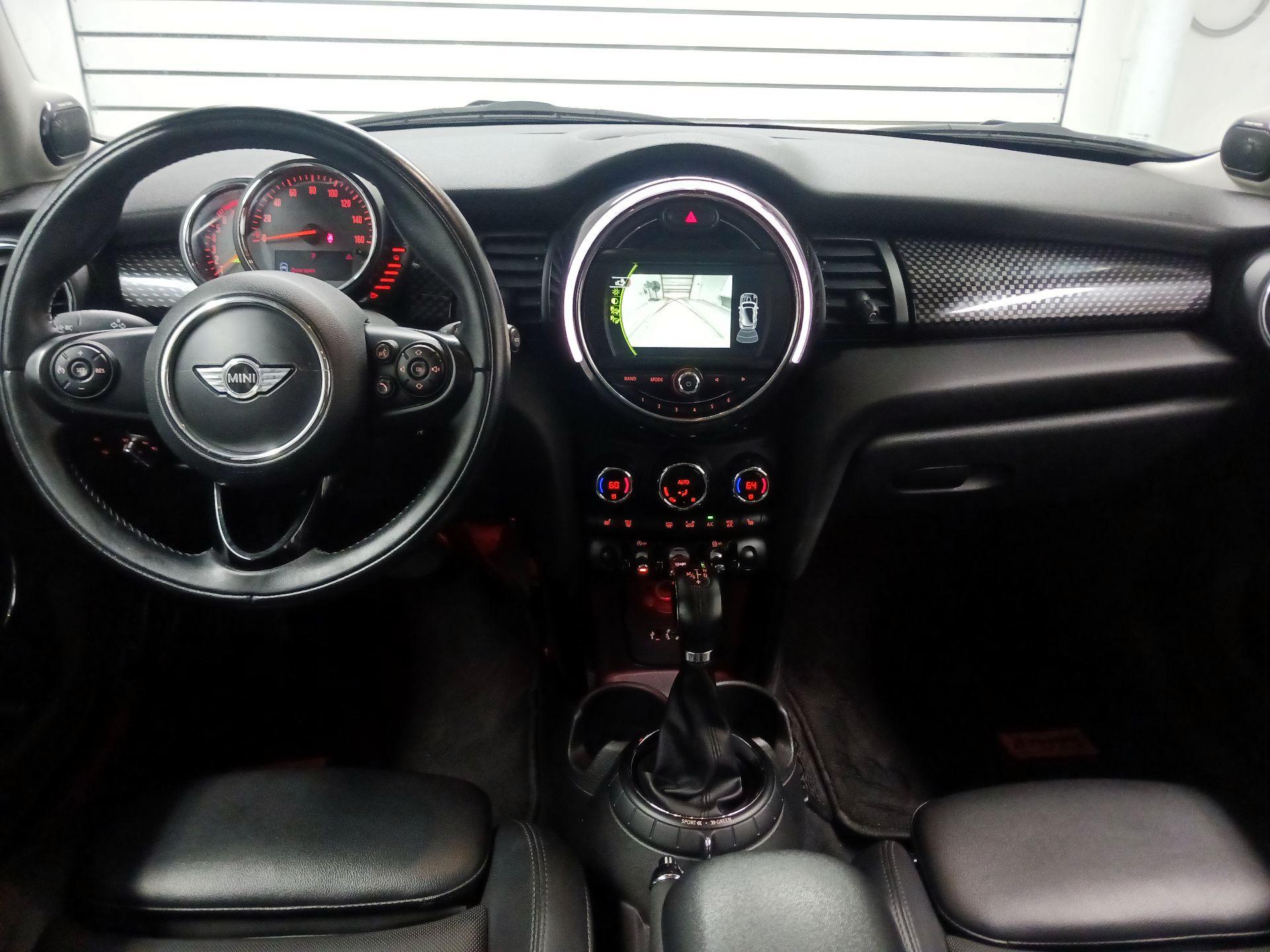 Thumbnail: 2015 MINI Cooper Hardtop - 8