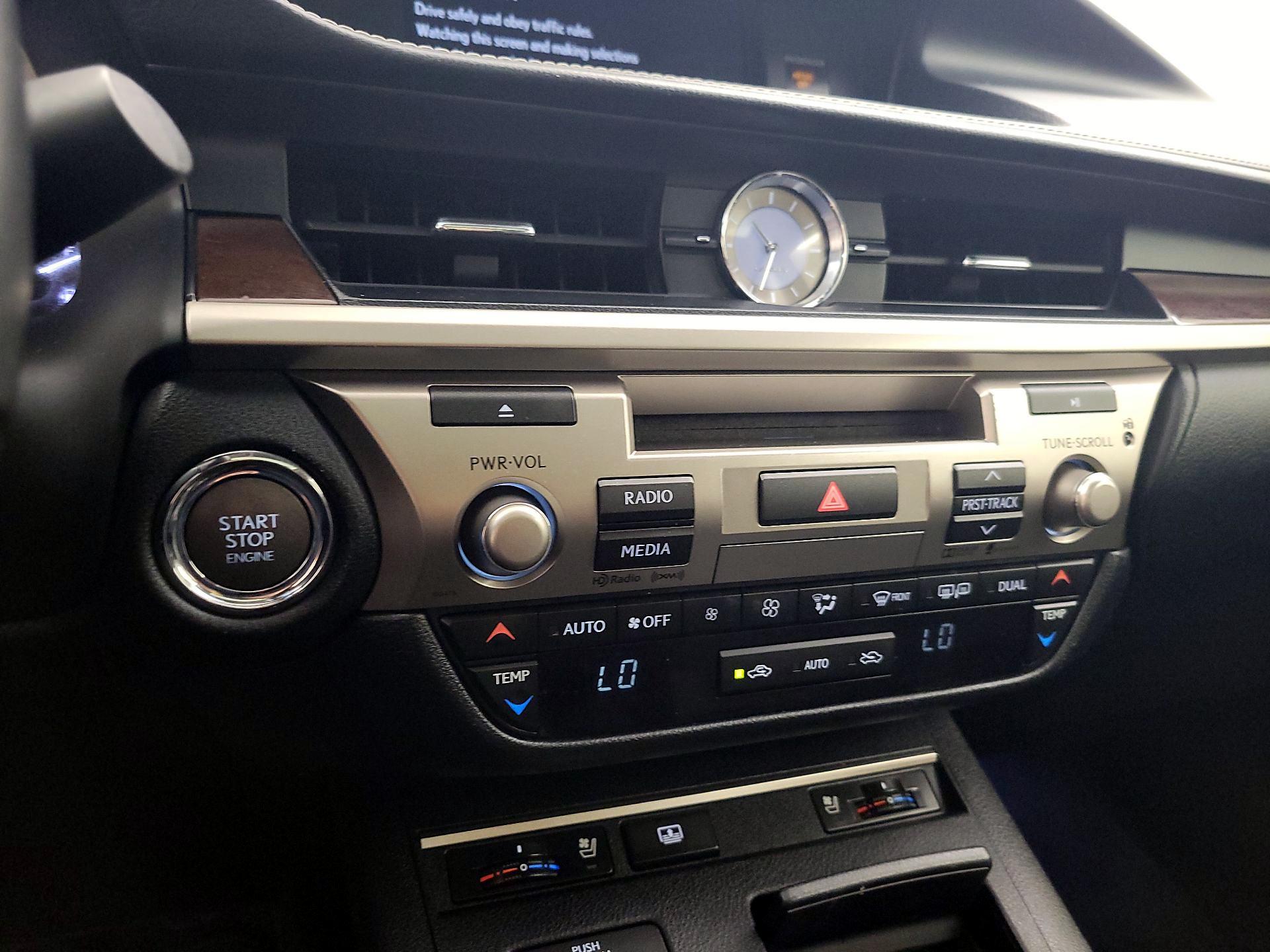 Thumbnail: 2015 Lexus ES - 16