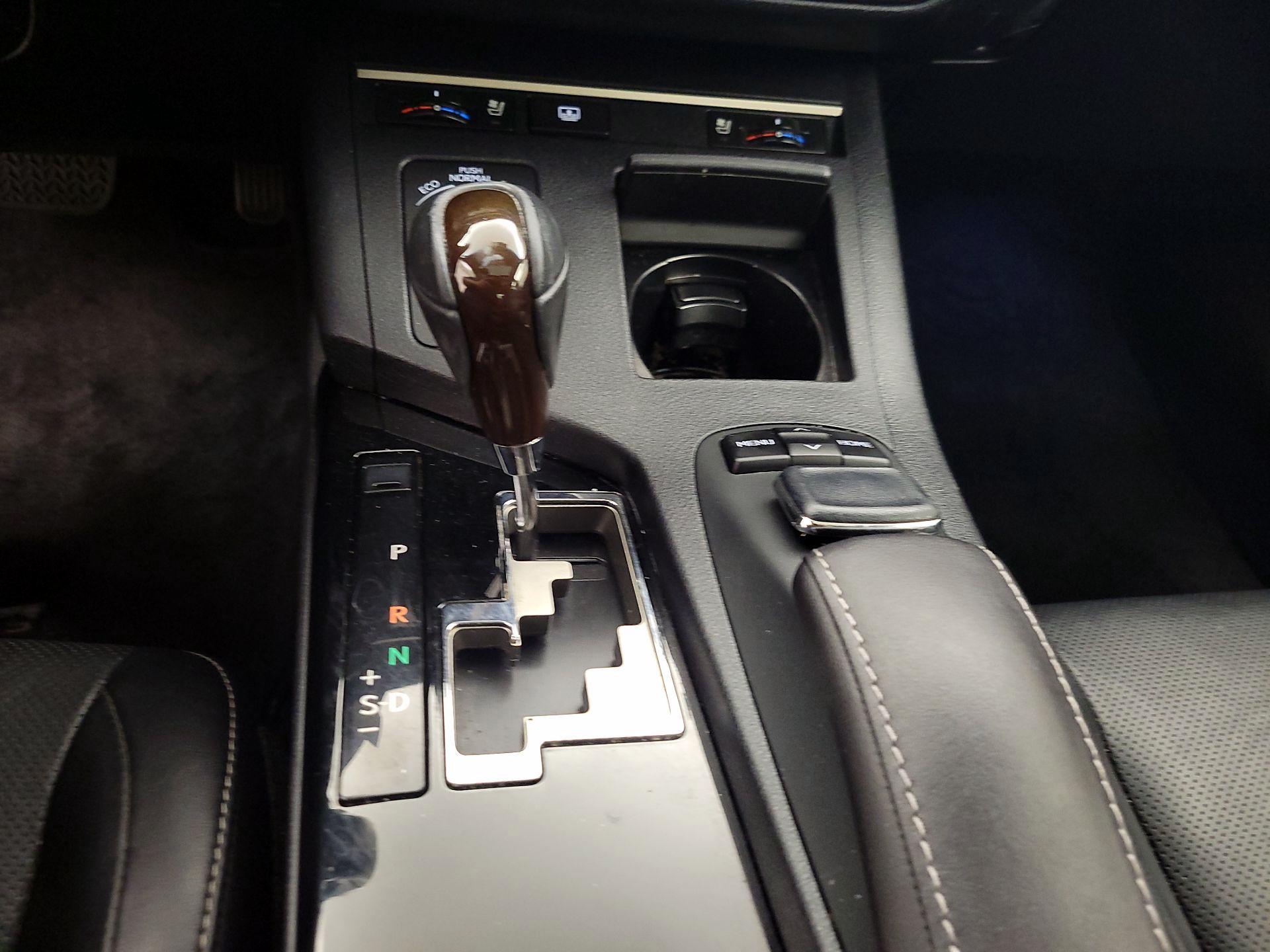 Thumbnail: 2015 Lexus ES - 17