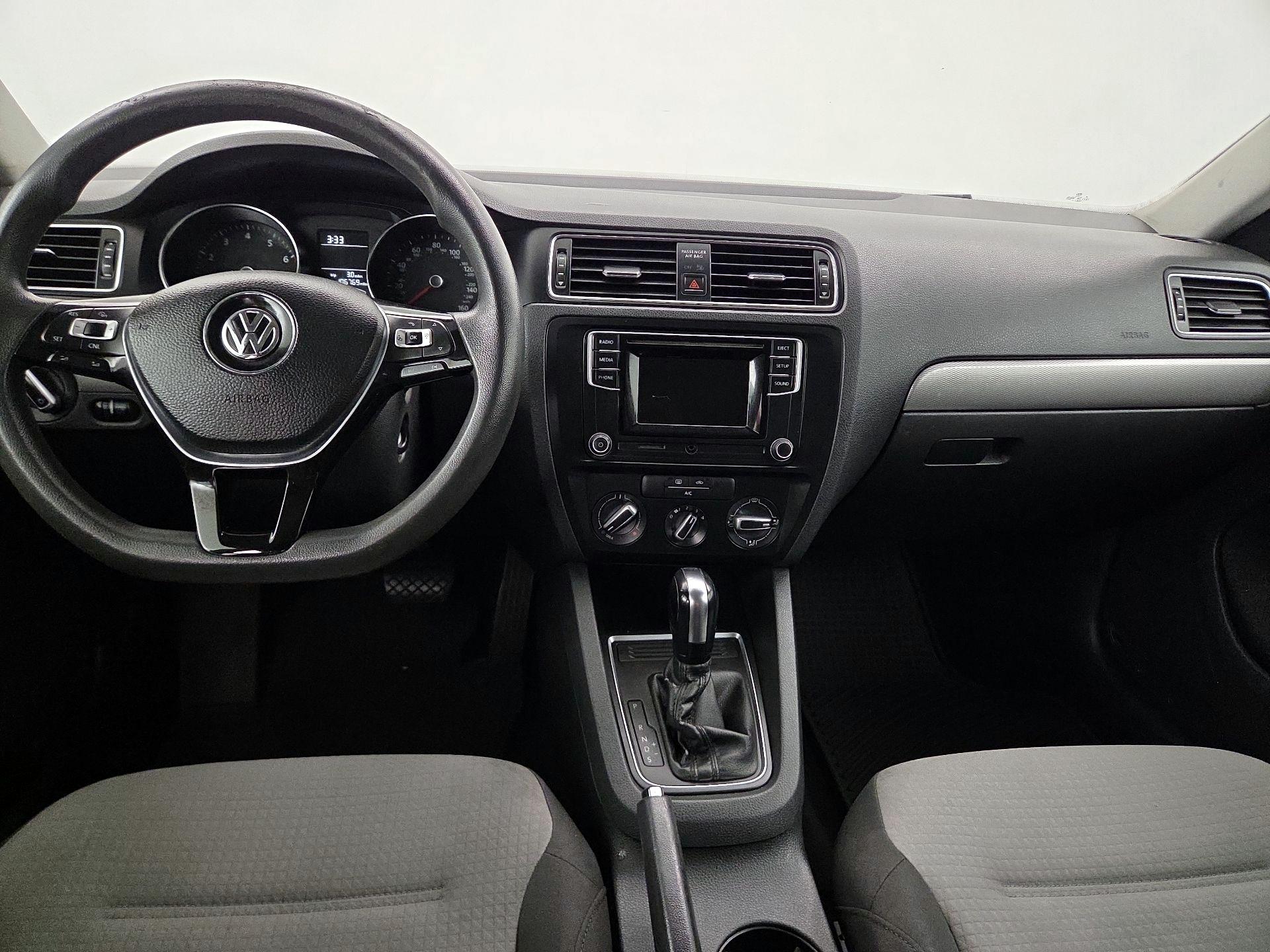 Thumbnail: 2017 Volkswagen Jetta - 9