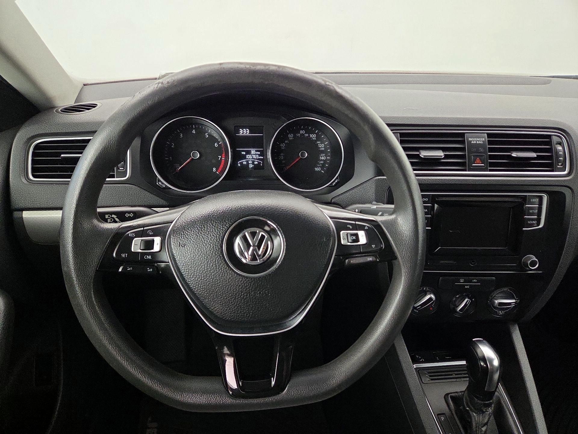 Thumbnail: 2017 Volkswagen Jetta - 10