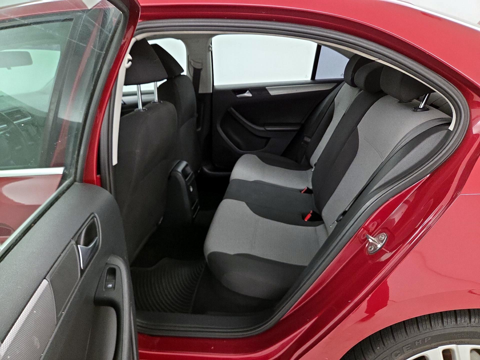 Thumbnail: 2017 Volkswagen Jetta - 19