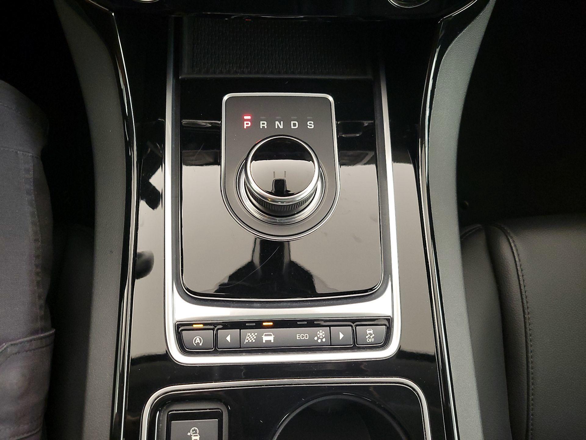 Thumbnail: 2017 Jaguar XE - 18