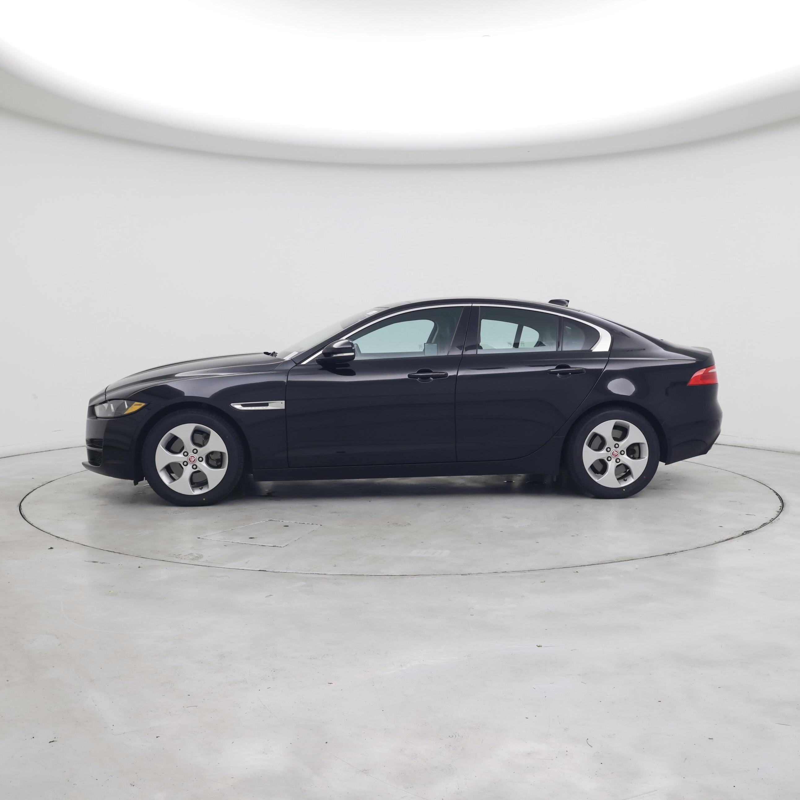 Thumbnail: 2017 Jaguar XE - 3