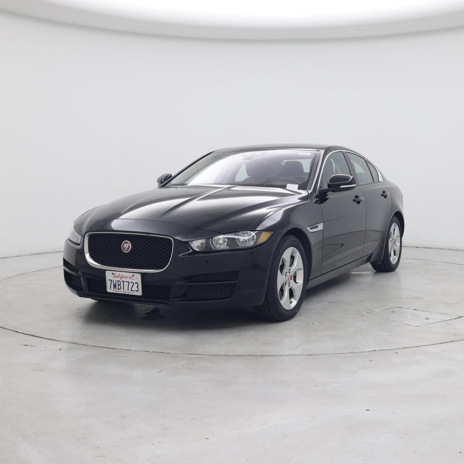 Thumbnail: 2017 Jaguar XE - 4