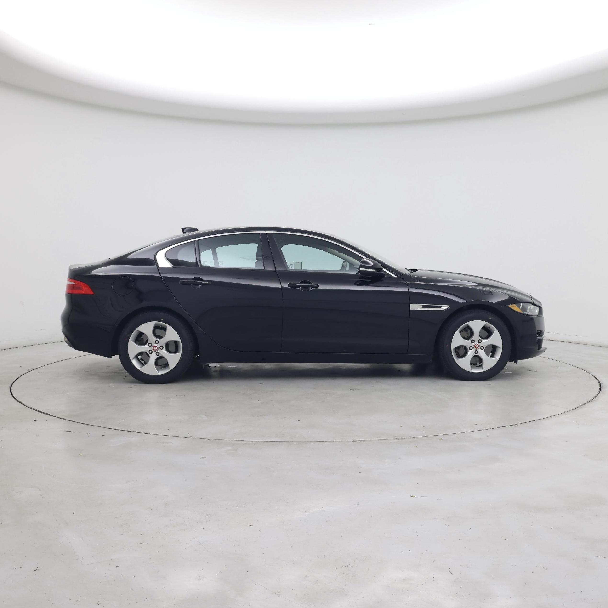 Thumbnail: 2017 Jaguar XE - 7