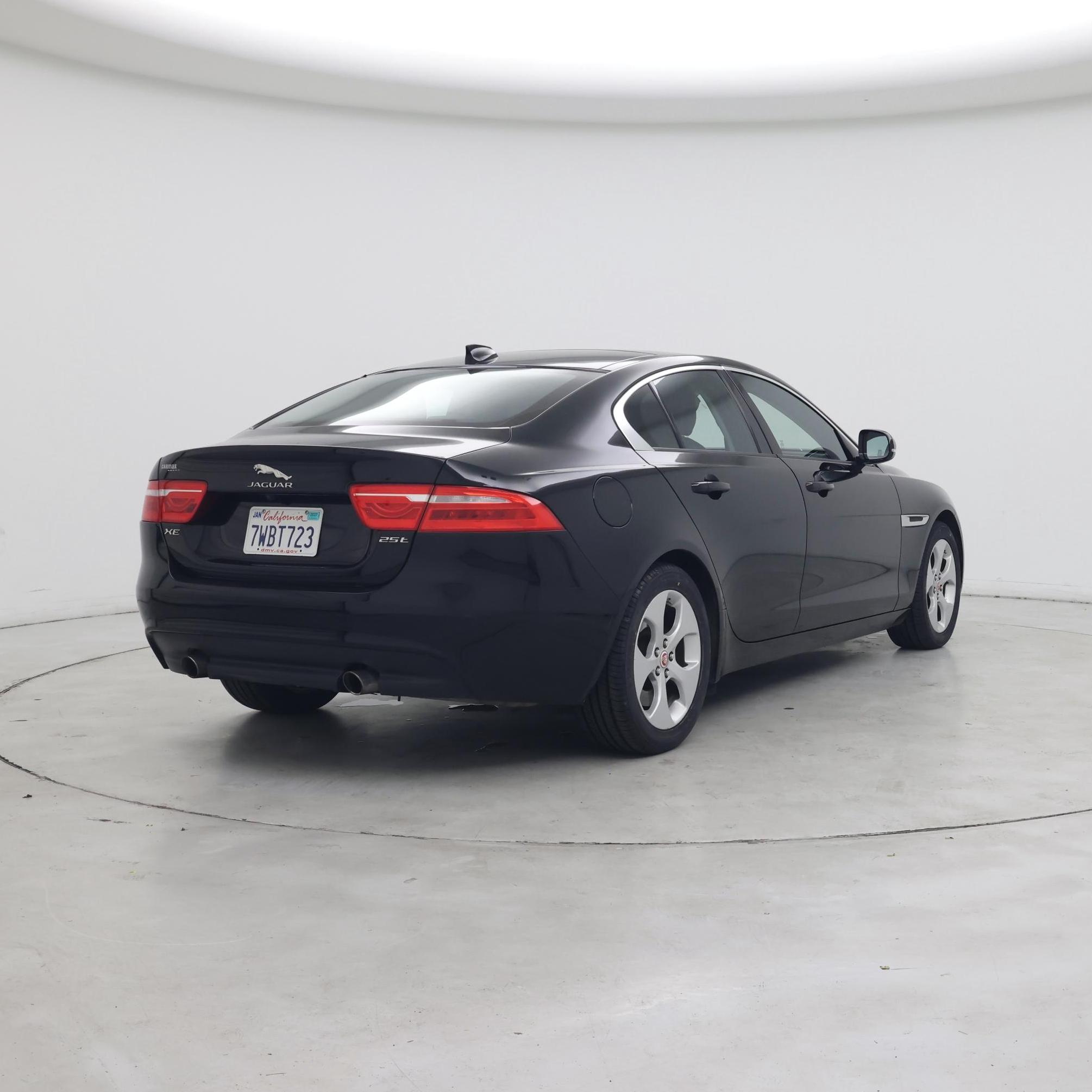 Thumbnail: 2017 Jaguar XE - 8