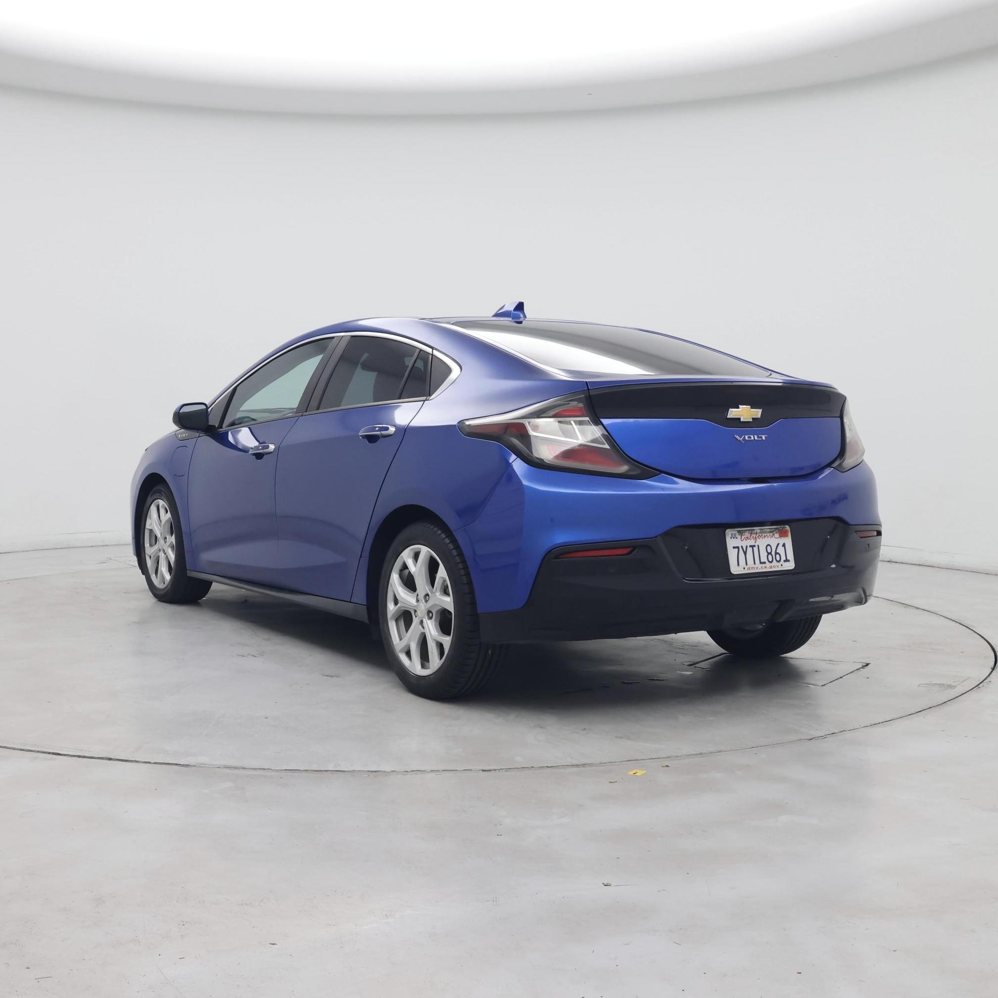 Thumbnail: 2017 Chevrolet Volt - 2
