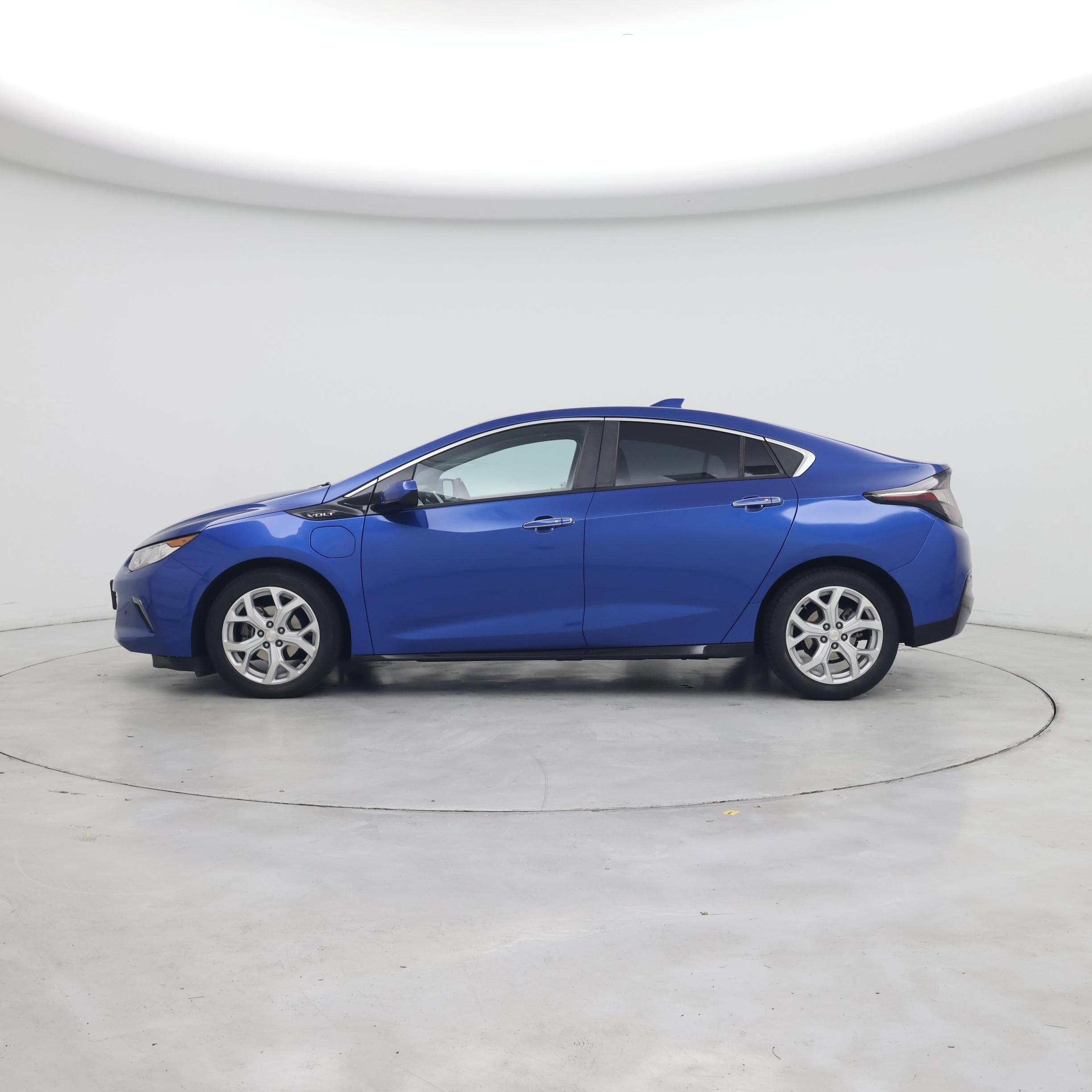 Thumbnail: 2017 Chevrolet Volt - 3