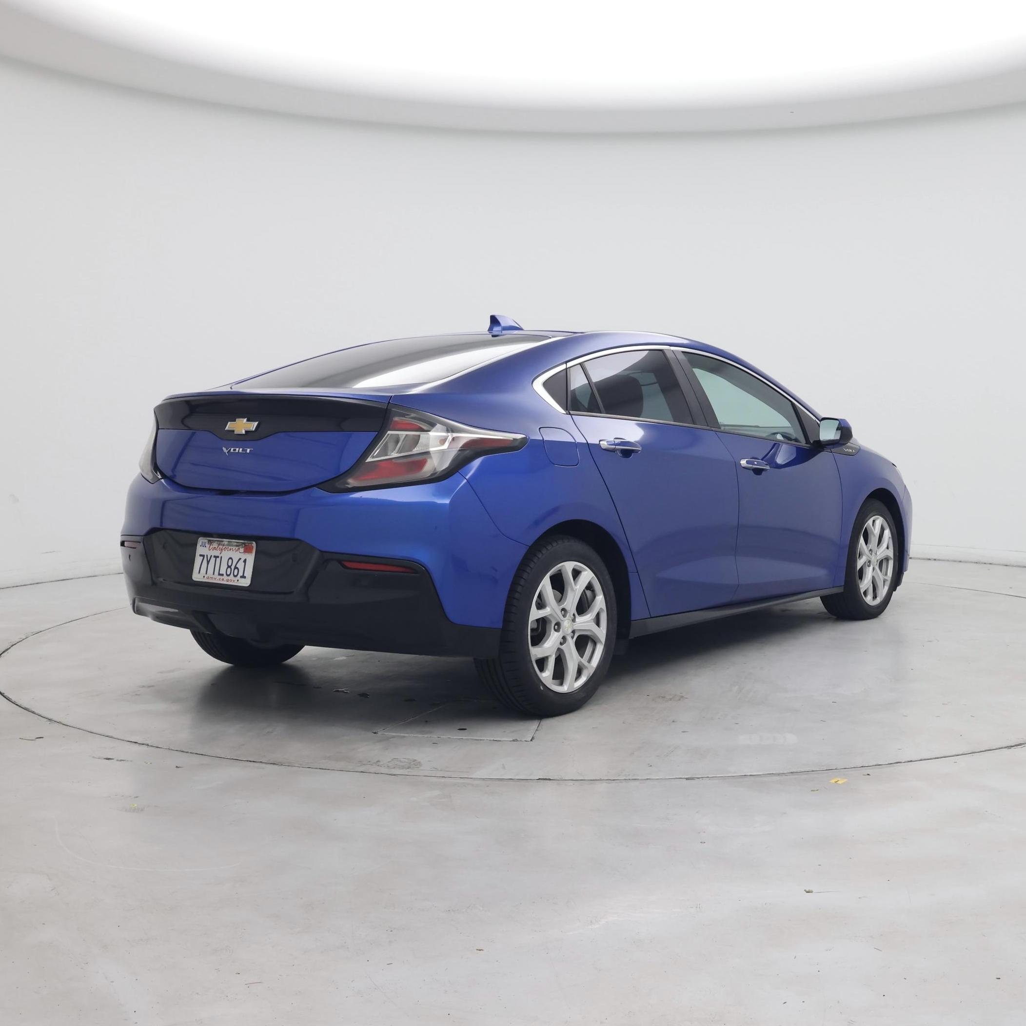 Thumbnail: 2017 Chevrolet Volt - 8