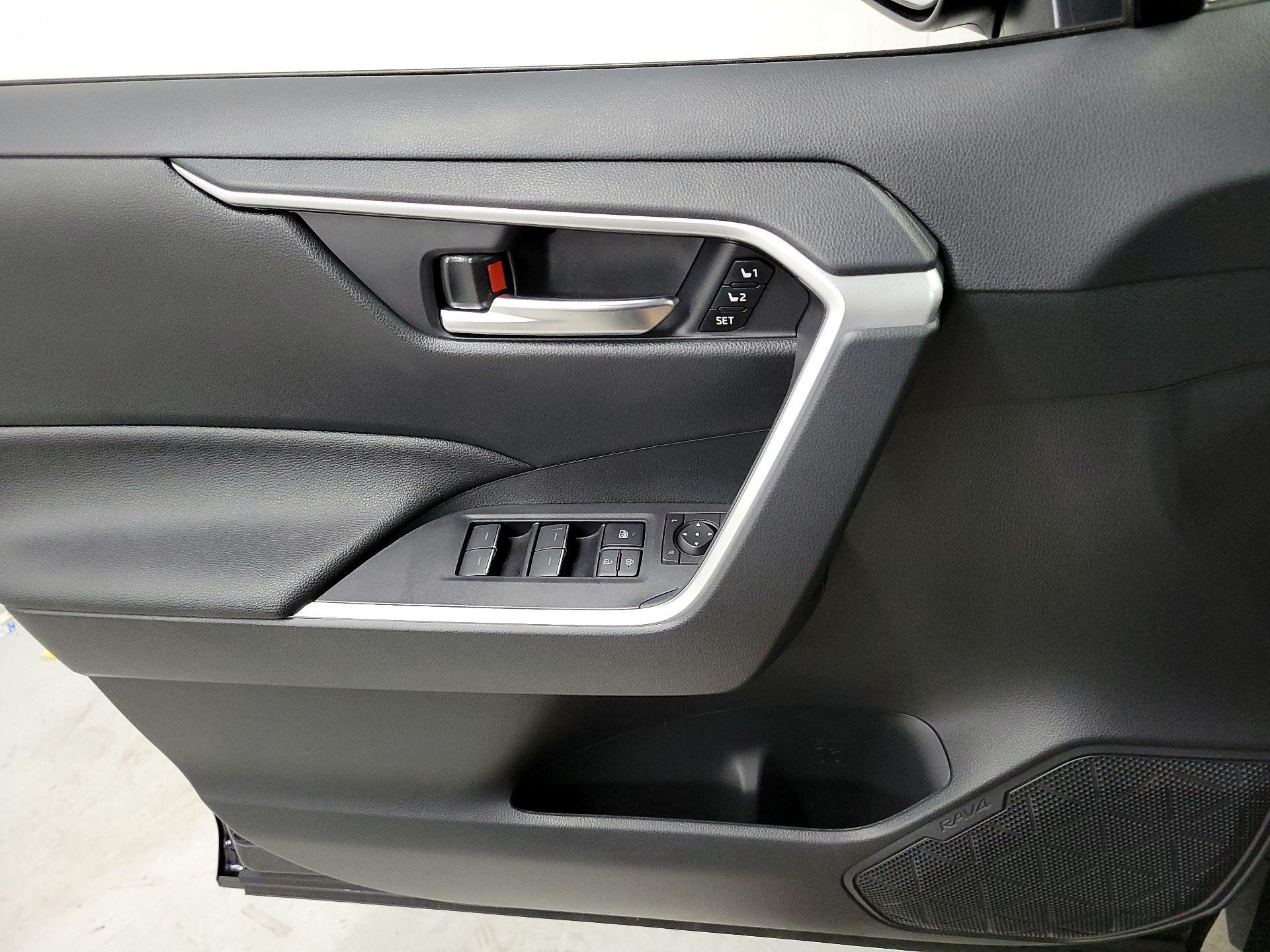 Thumbnail: 2025 Toyota RAV4 - 12