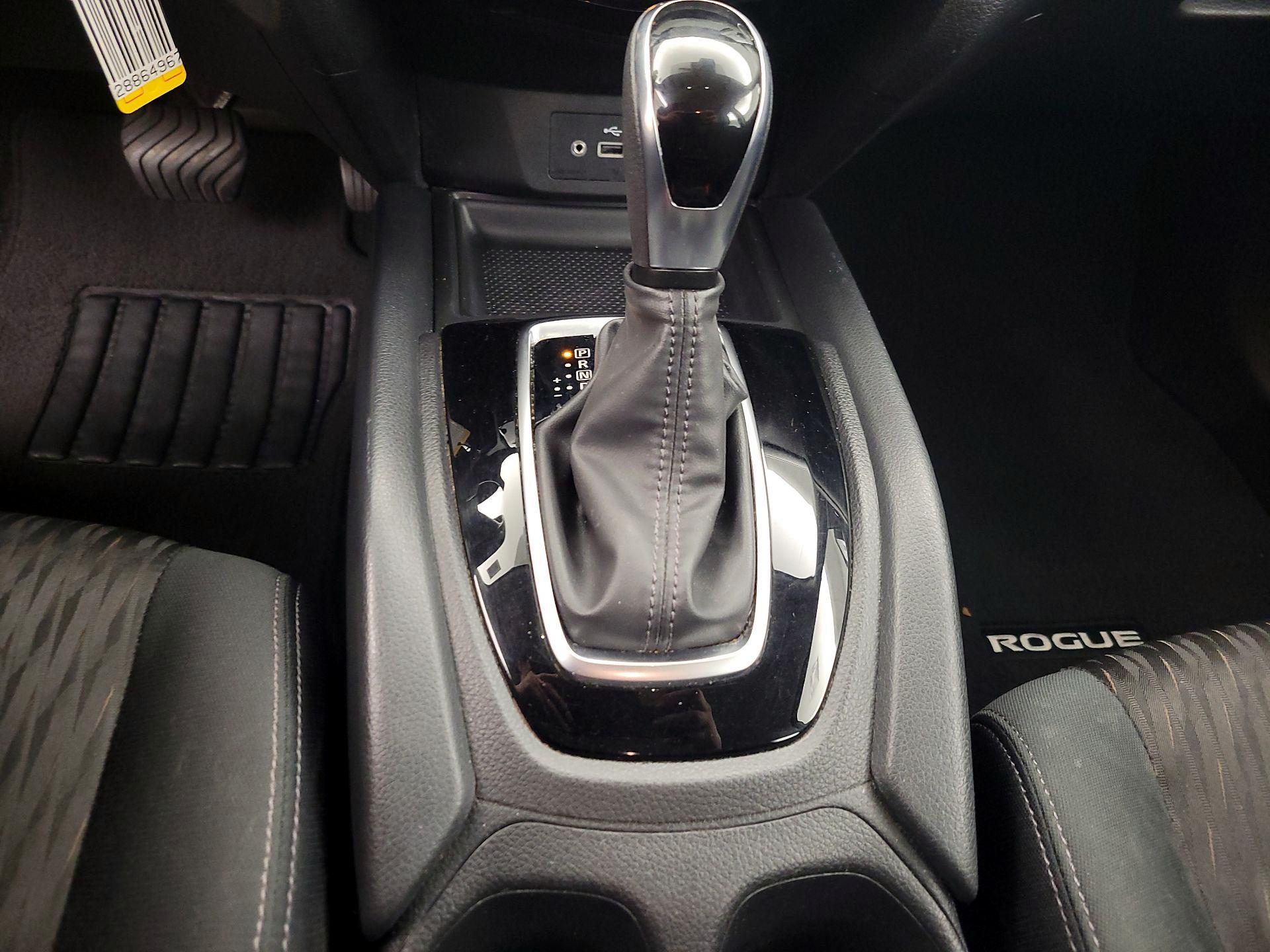 Thumbnail: 2019 Nissan Rogue - 17