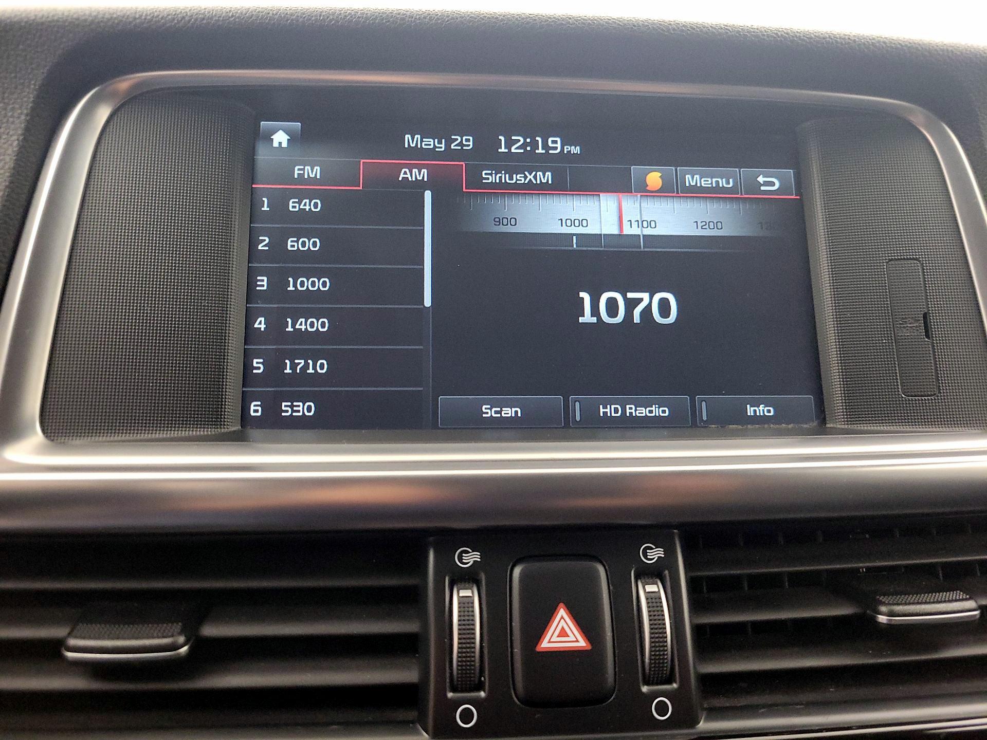 Thumbnail: 2016 Kia Optima - 16