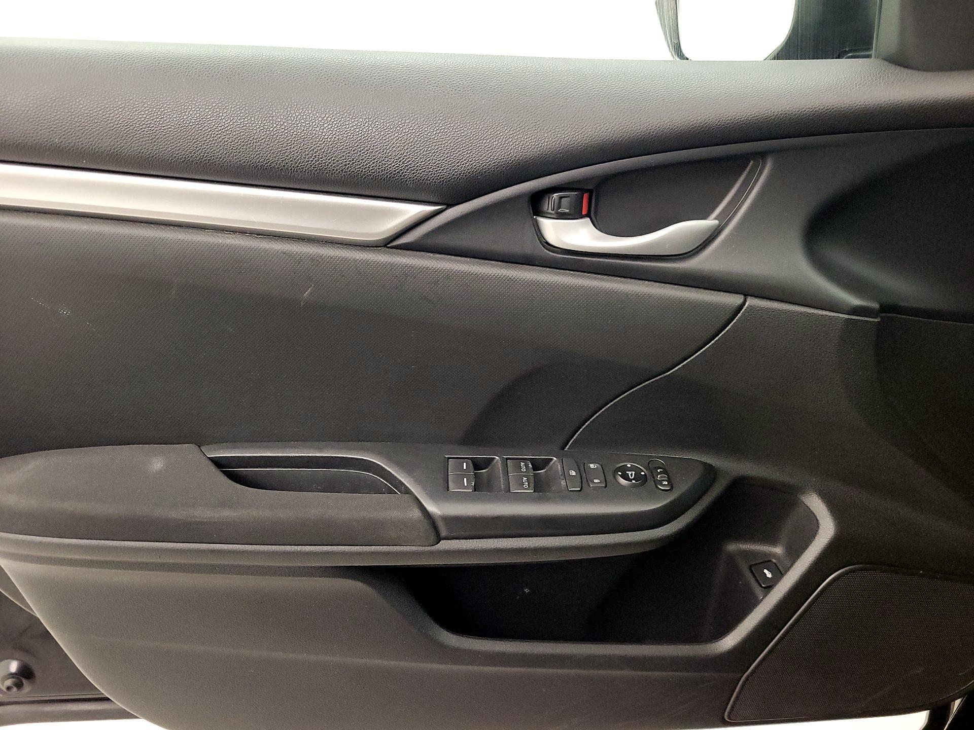 Thumbnail: 2016 Honda Civic - 10