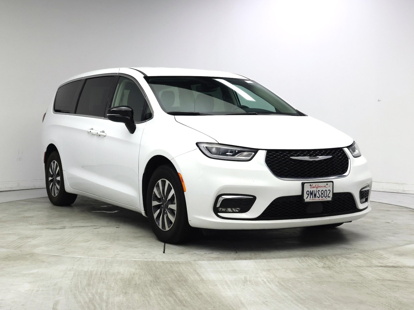 2024 Chrysler Pacifica PHEV Select - Photo 2
