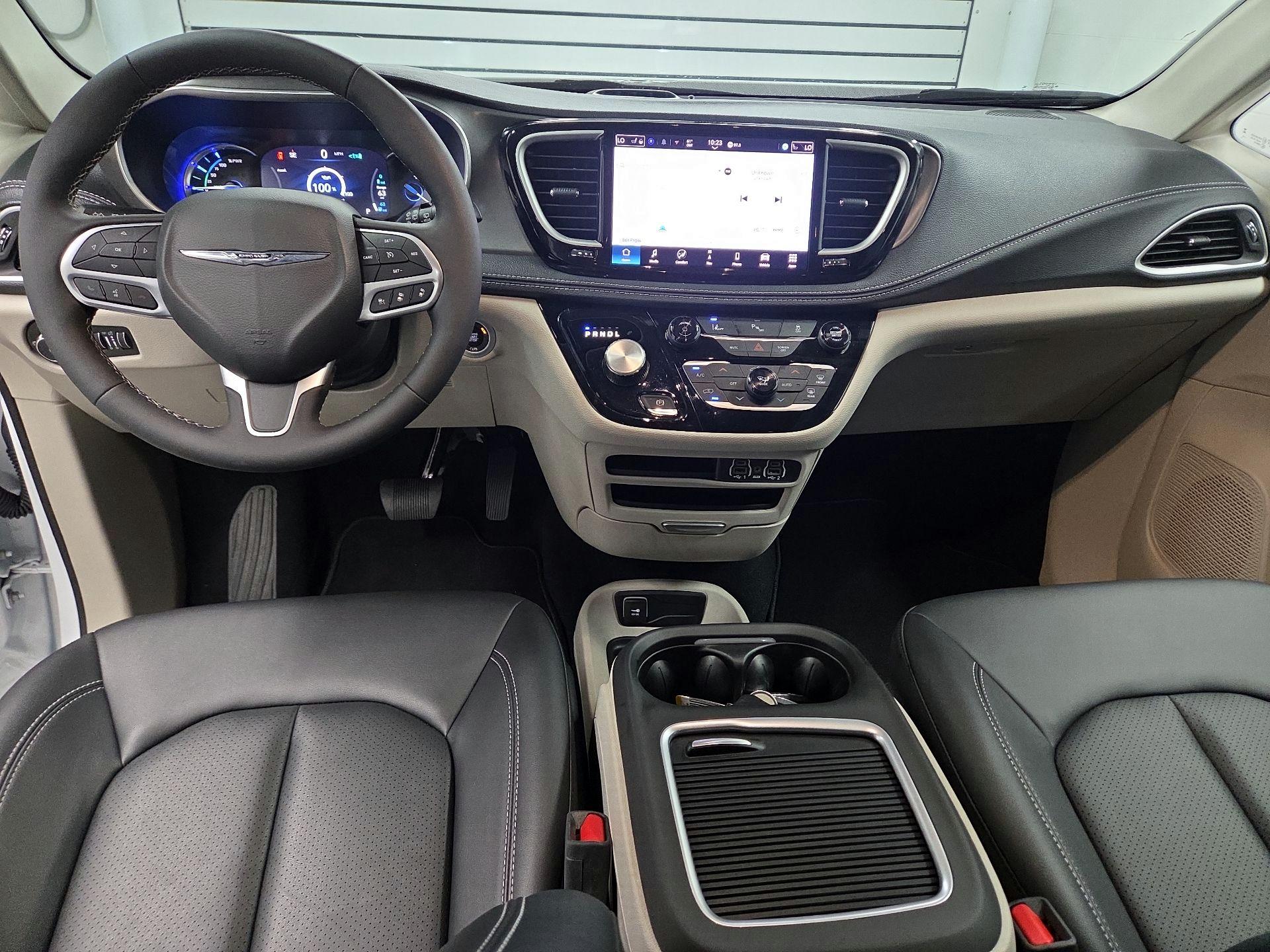 Thumbnail: 2024 Chrysler Pacifica - 9