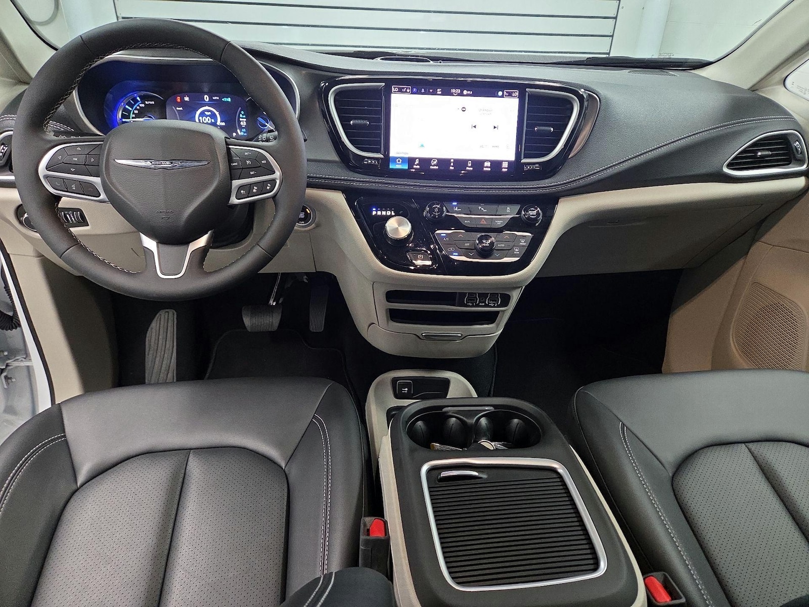 2024 Chrysler Pacifica PHEV Select - Photo 10