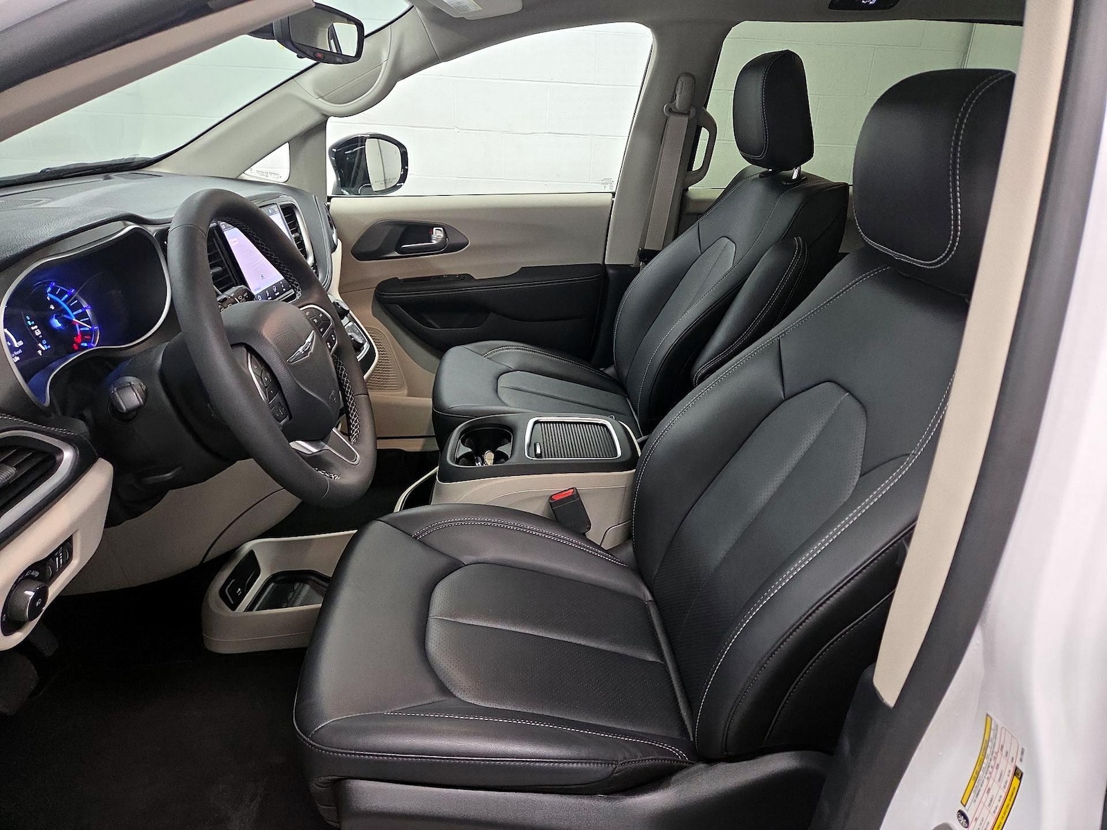 2024 Chrysler Pacifica PHEV Select - Photo 12