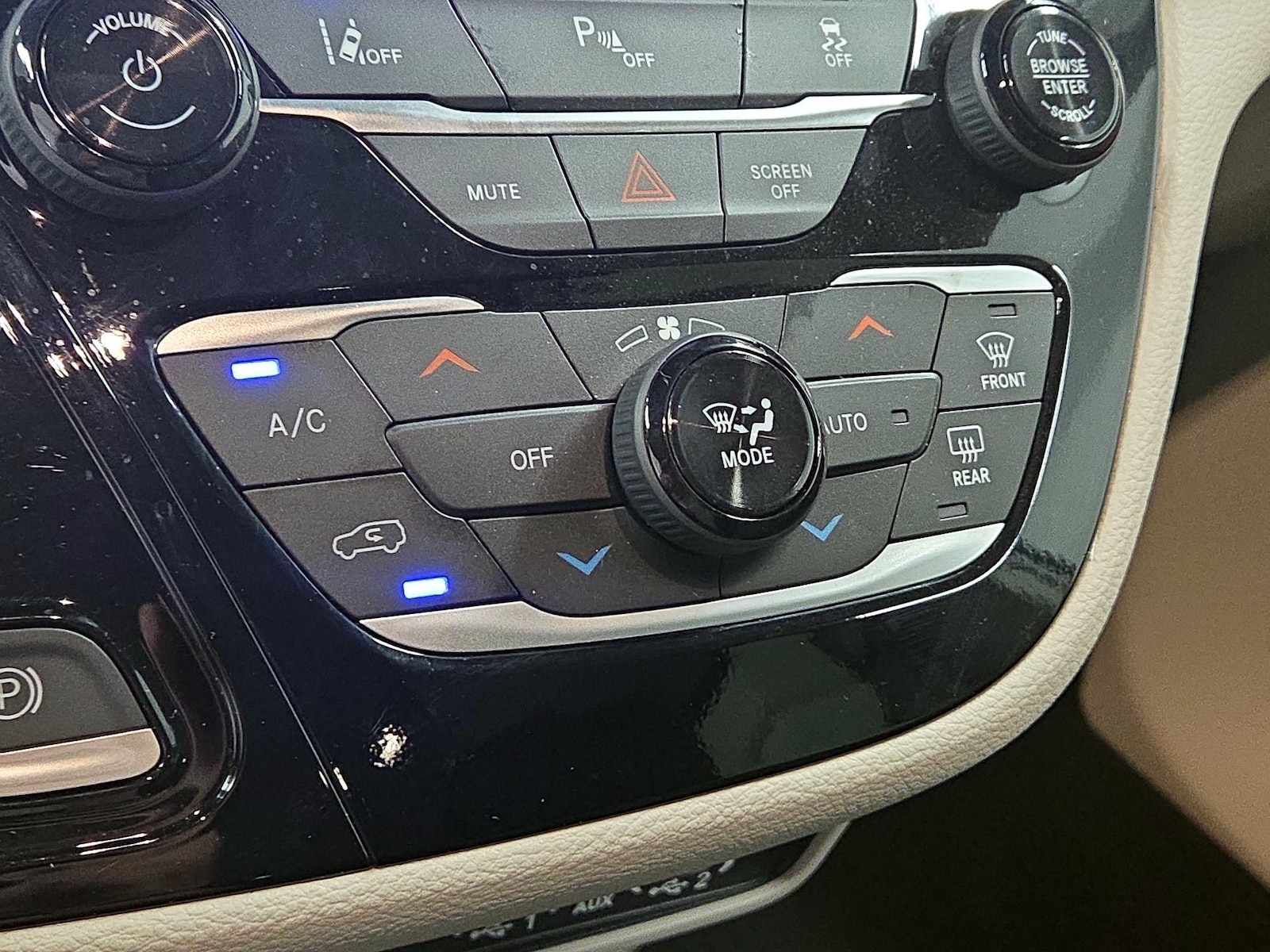 2024 Chrysler Pacifica PHEV Select - Photo 18