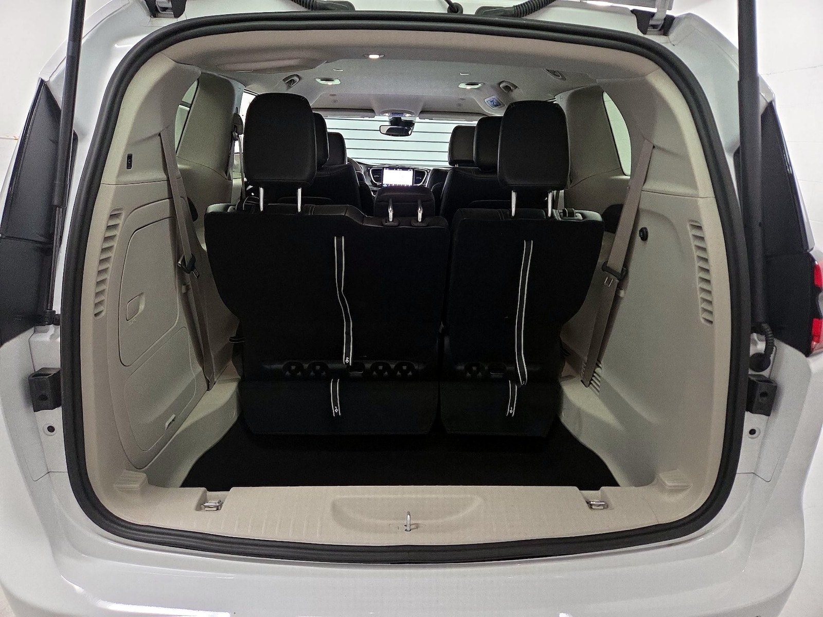 2024 Chrysler Pacifica PHEV Select - Photo 23