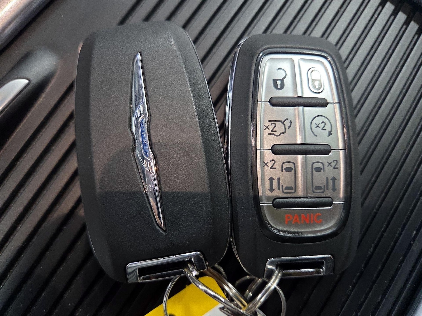 2024 Chrysler Pacifica PHEV Select - Photo 26