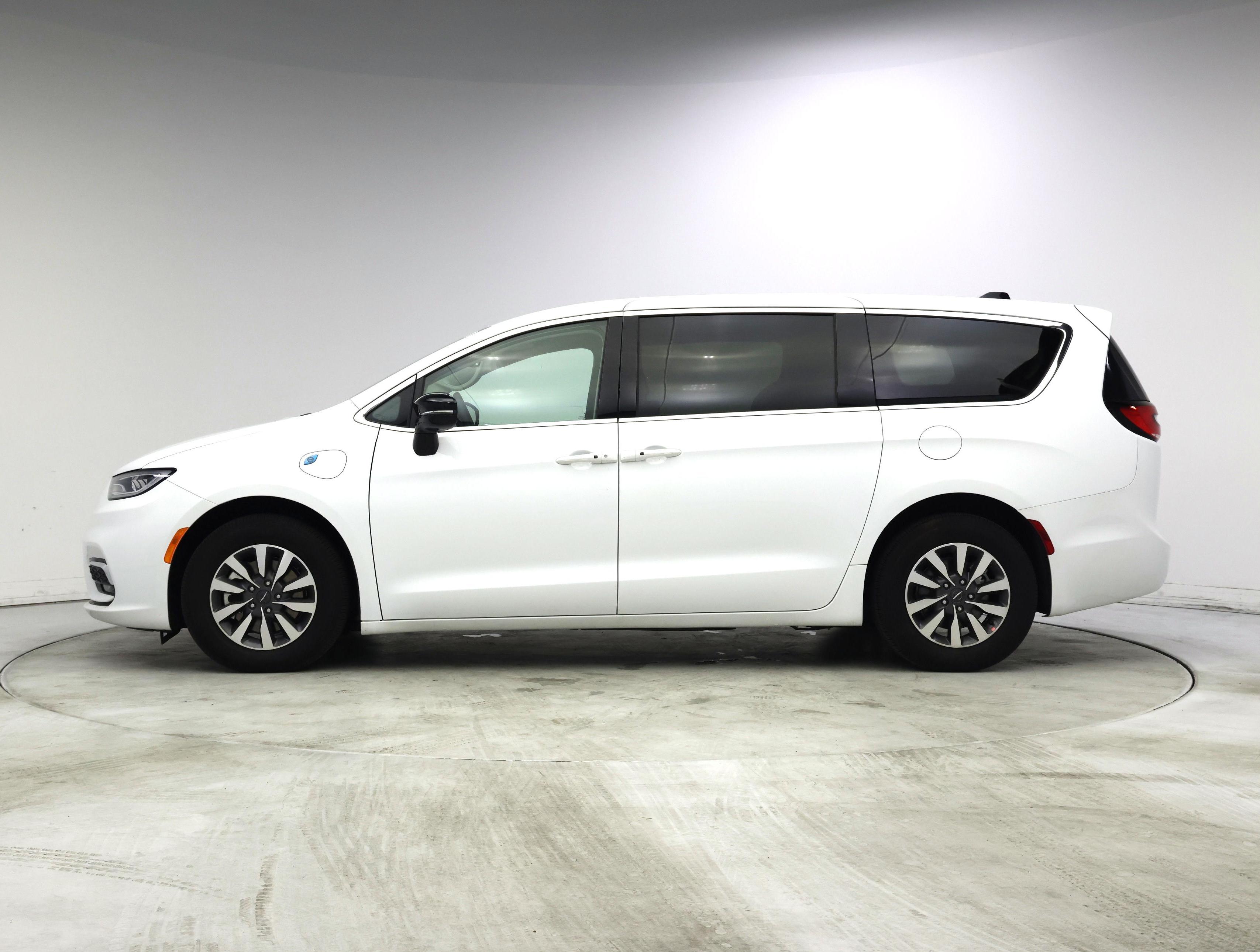 Thumbnail: 2024 Chrysler Pacifica - 3