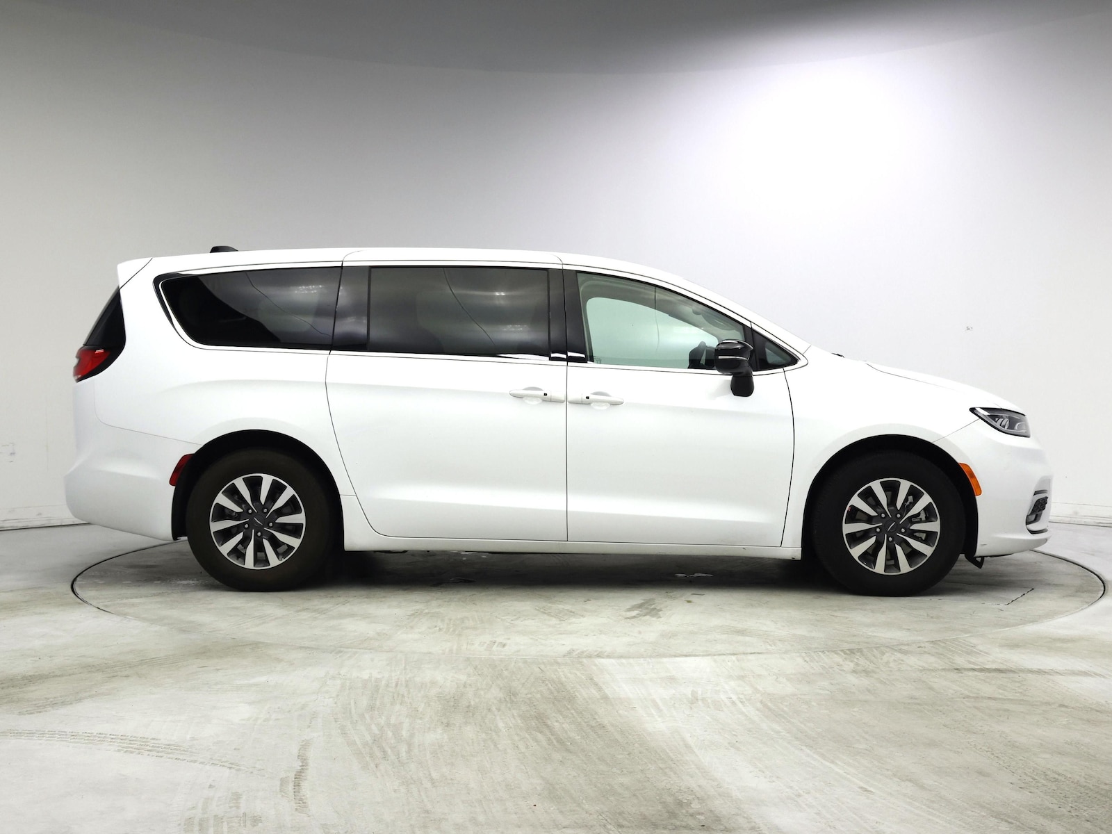 2024 Chrysler Pacifica PHEV Select - Photo 8