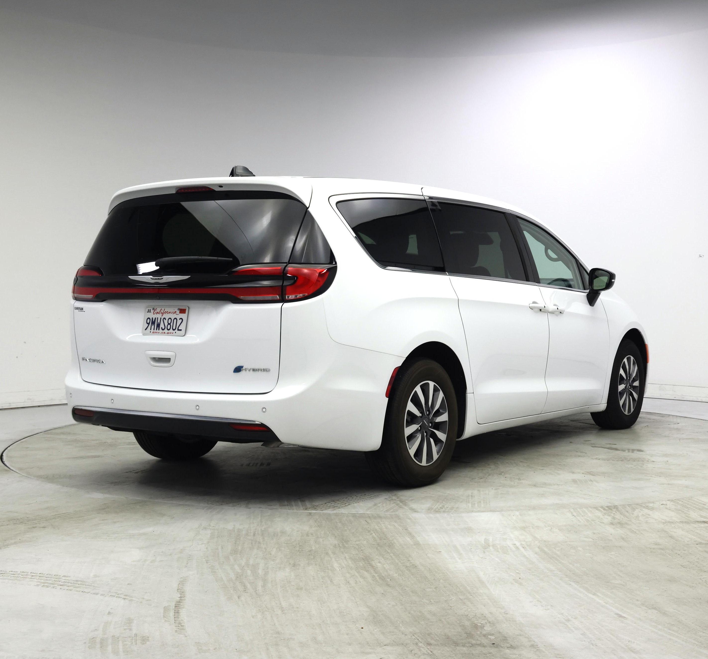 Thumbnail: 2024 Chrysler Pacifica - 8