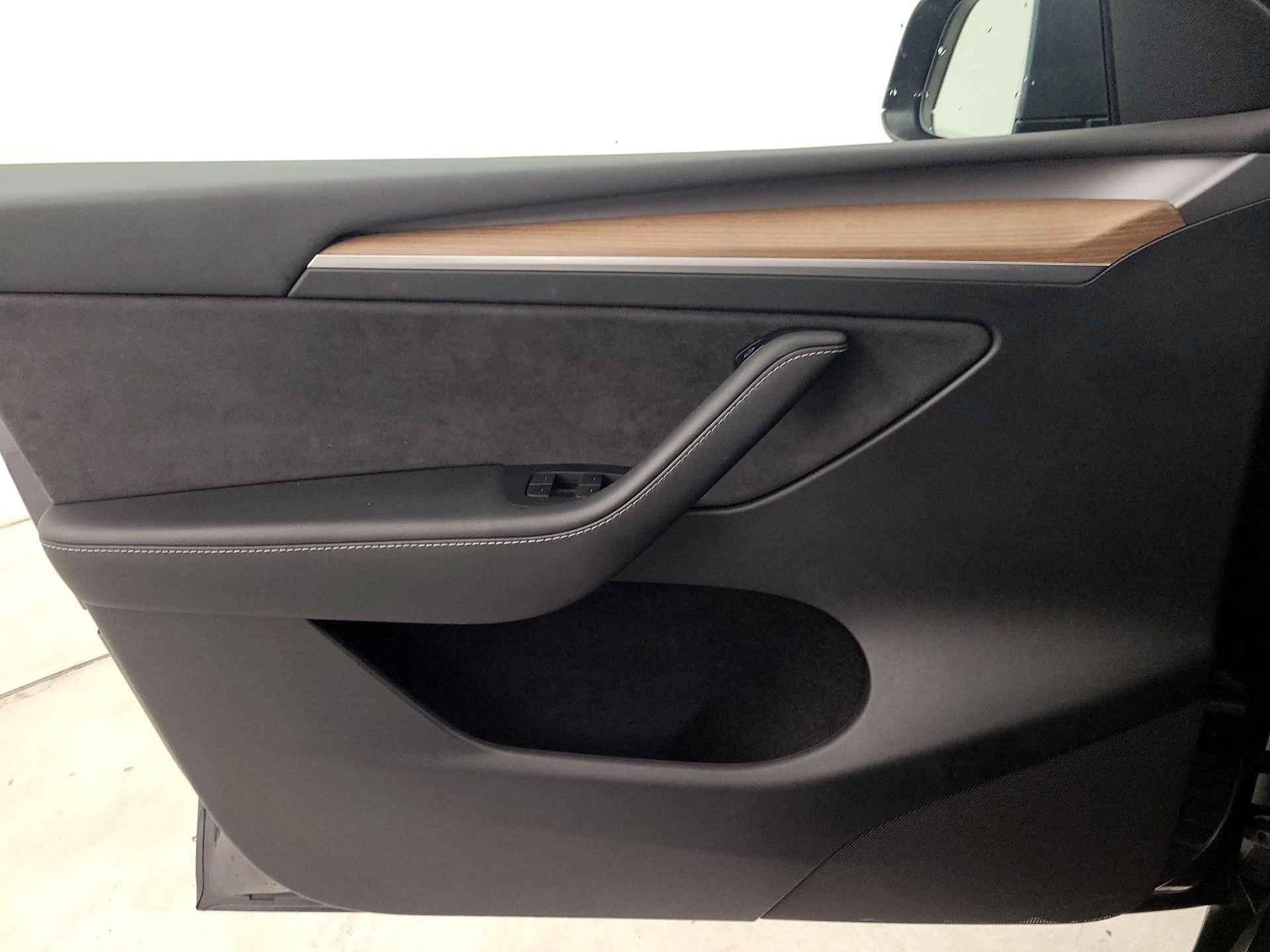 Thumbnail: 2023 Tesla Model Y - 12