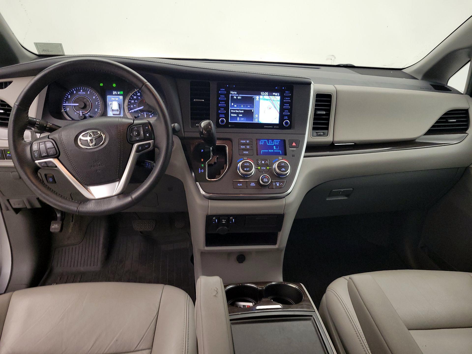 Thumbnail: 2018 Toyota Sienna - 9
