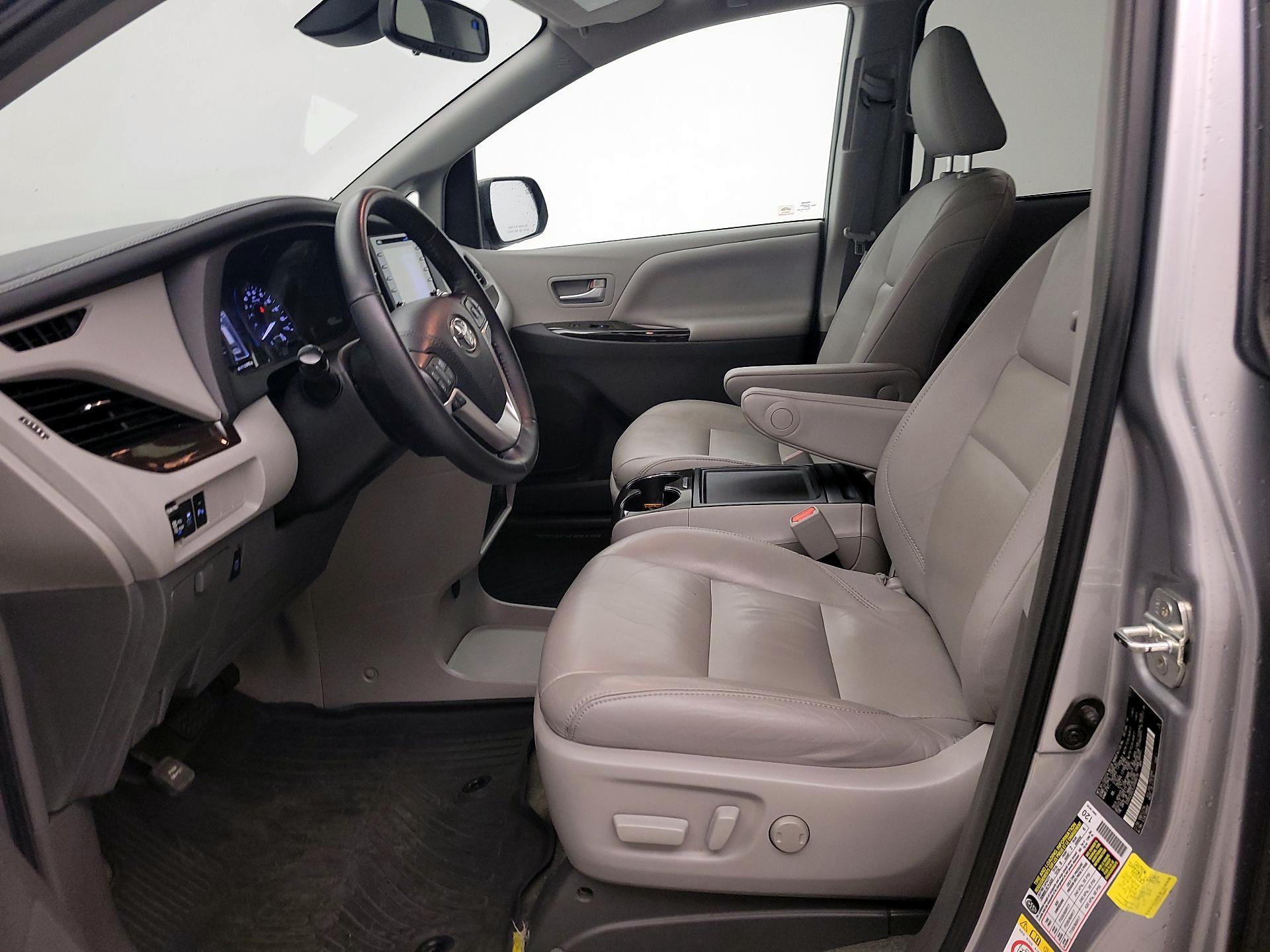 Thumbnail: 2018 Toyota Sienna - 11