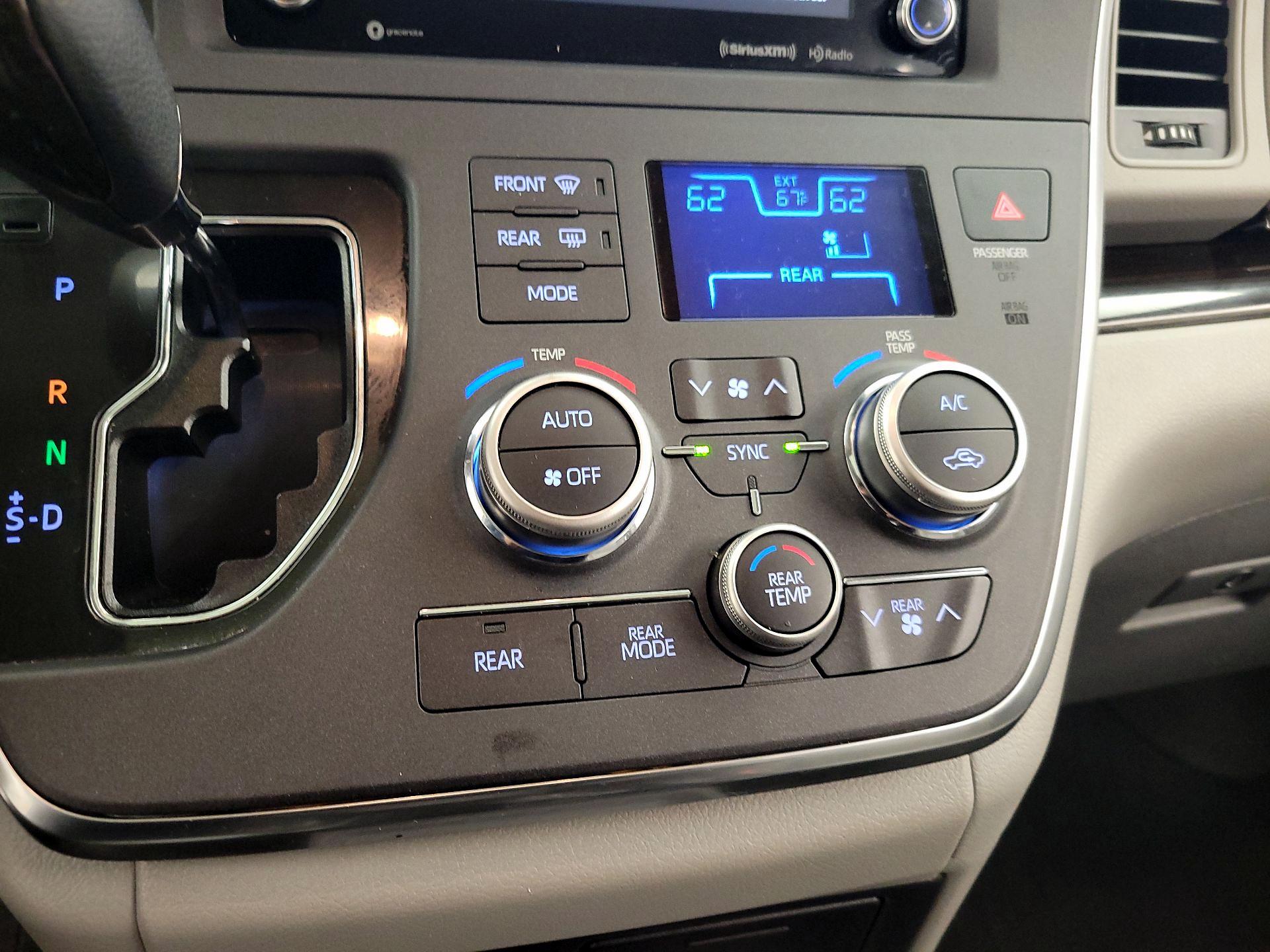Thumbnail: 2018 Toyota Sienna - 16