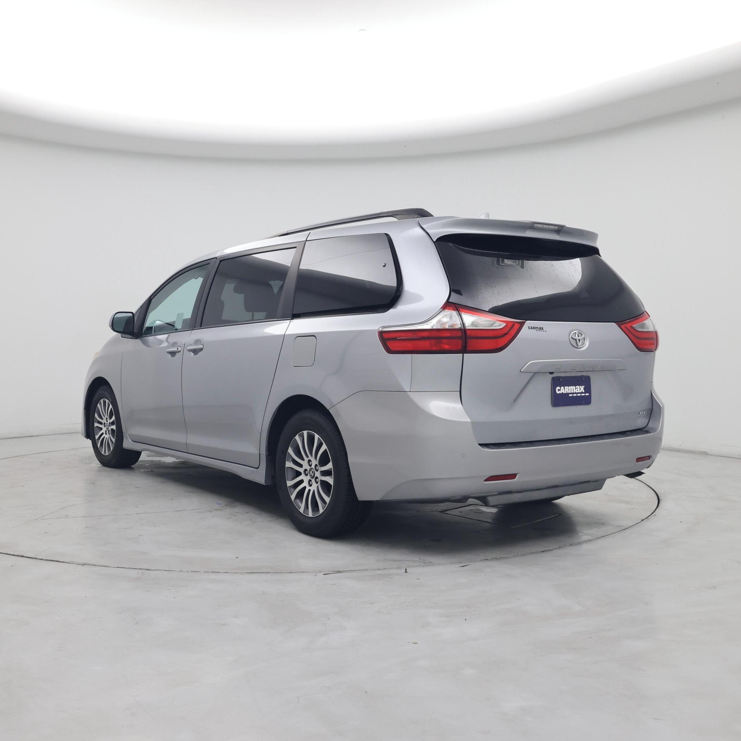 Thumbnail: 2018 Toyota Sienna - 2