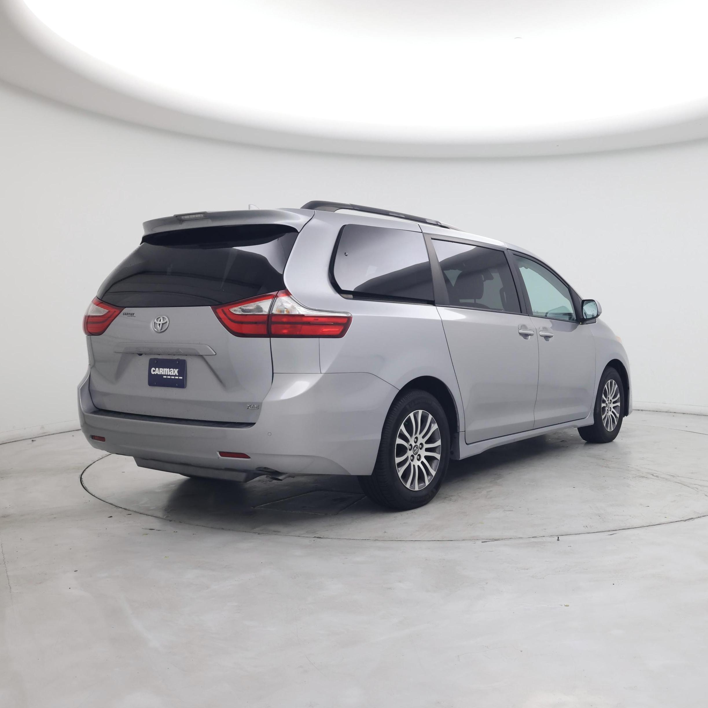 Thumbnail: 2018 Toyota Sienna - 8