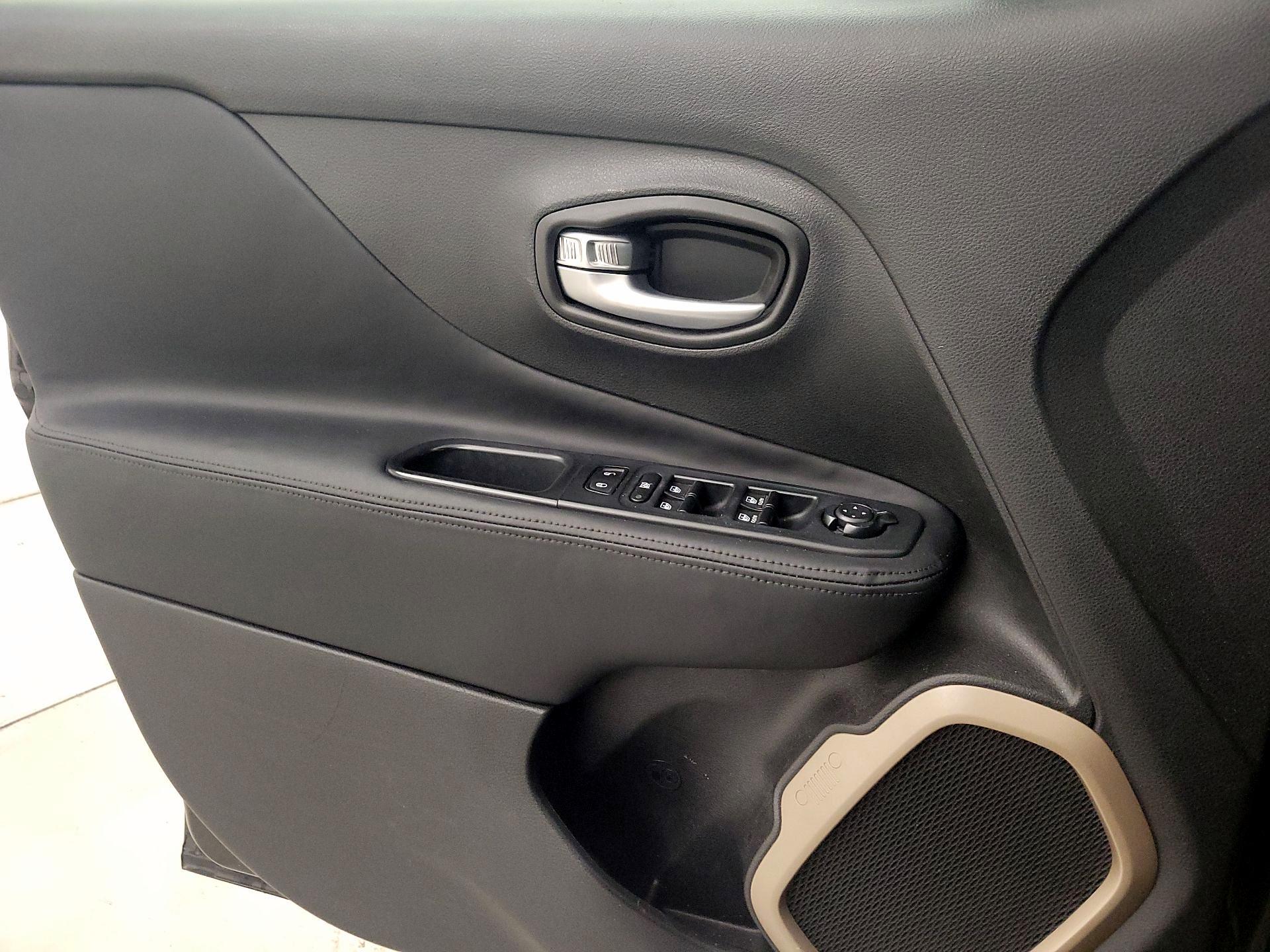 Thumbnail: 2016 Jeep Renegade - 12