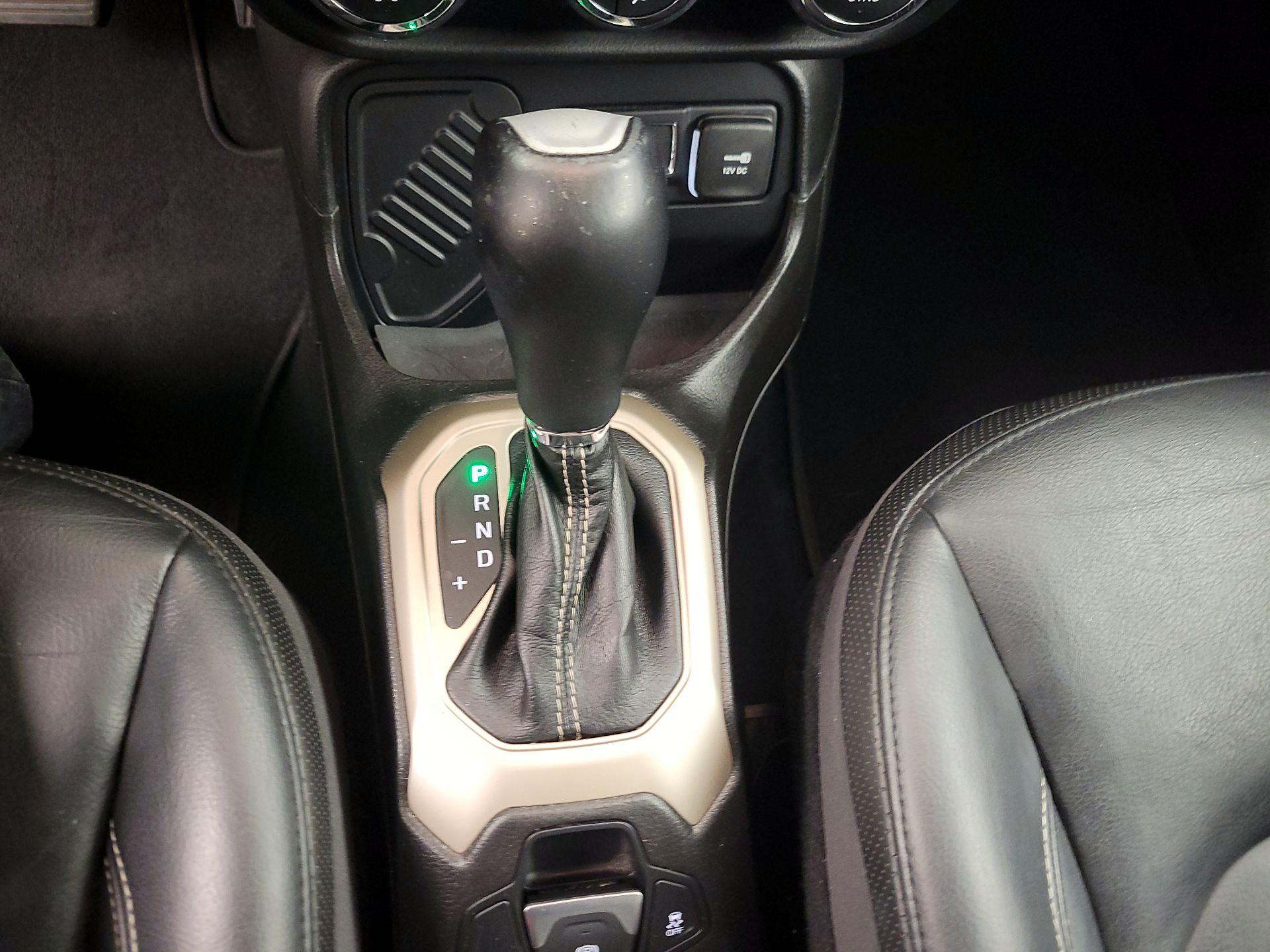 Thumbnail: 2016 Jeep Renegade - 18