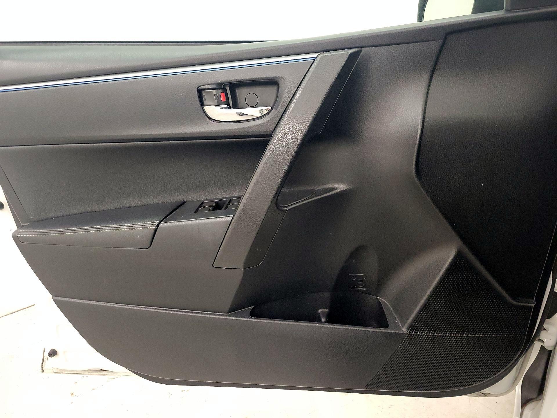 Thumbnail: 2015 Toyota Corolla - 12