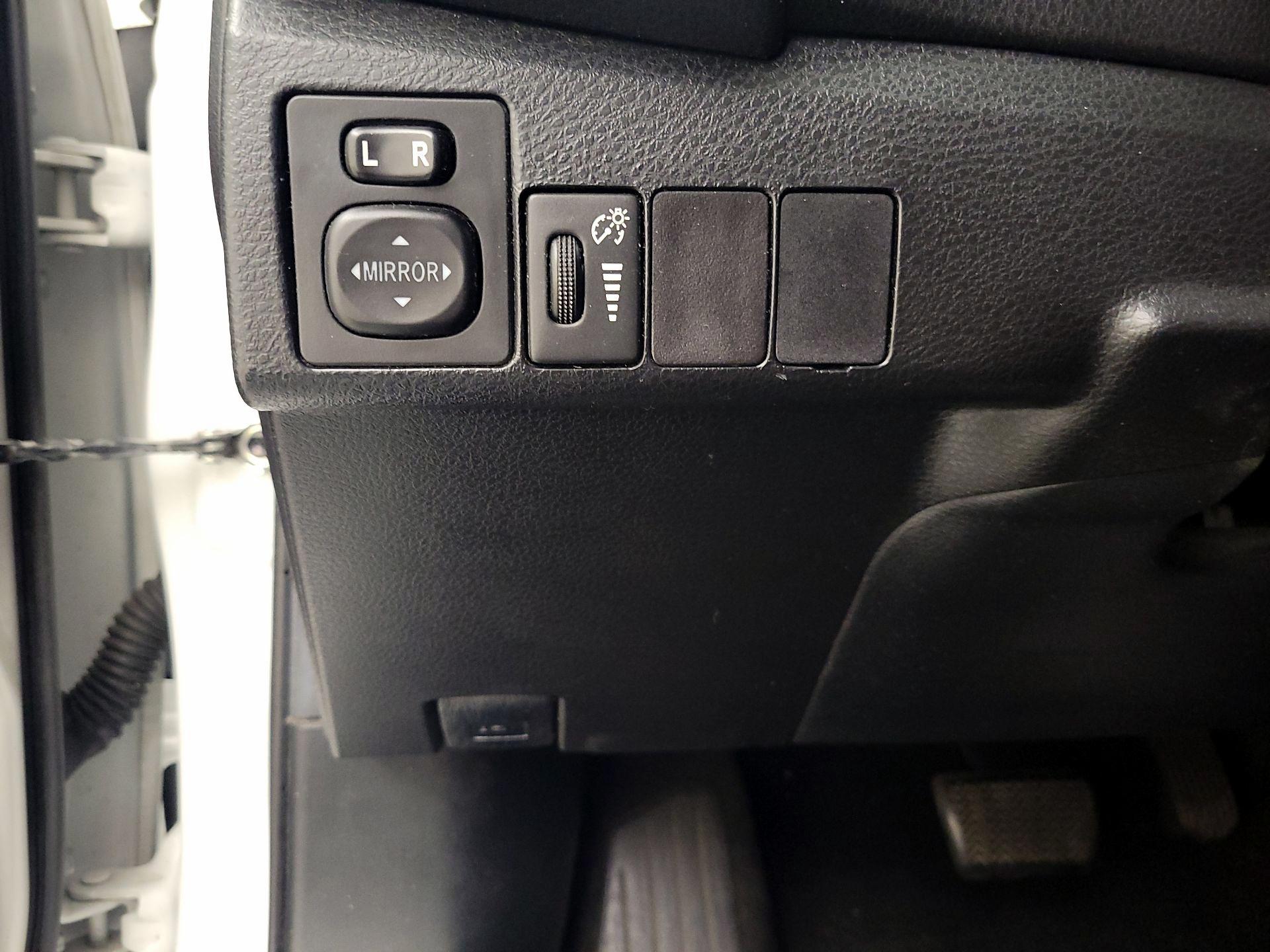 Thumbnail: 2015 Toyota Corolla - 13