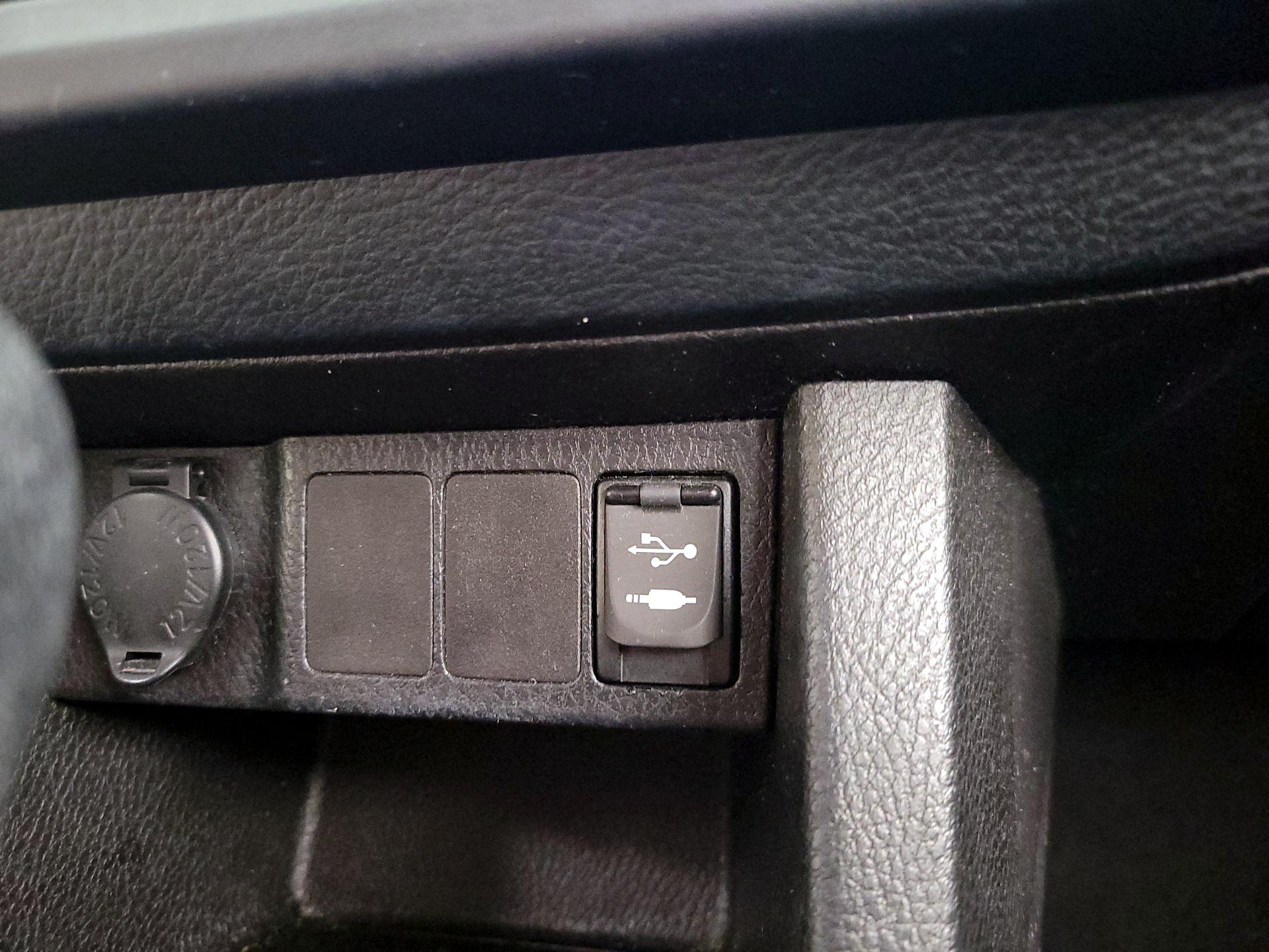 Thumbnail: 2015 Toyota Corolla - 18