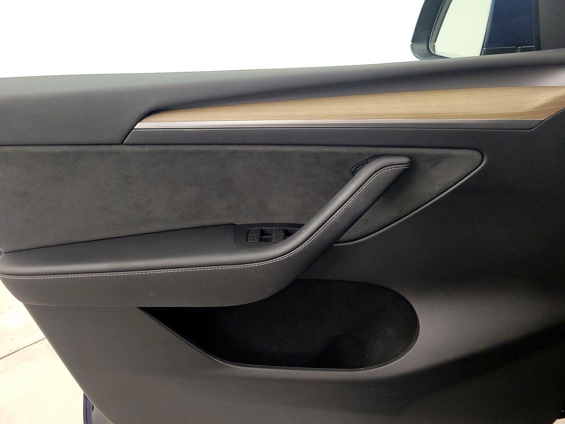Thumbnail: 2023 Tesla Model Y - 12
