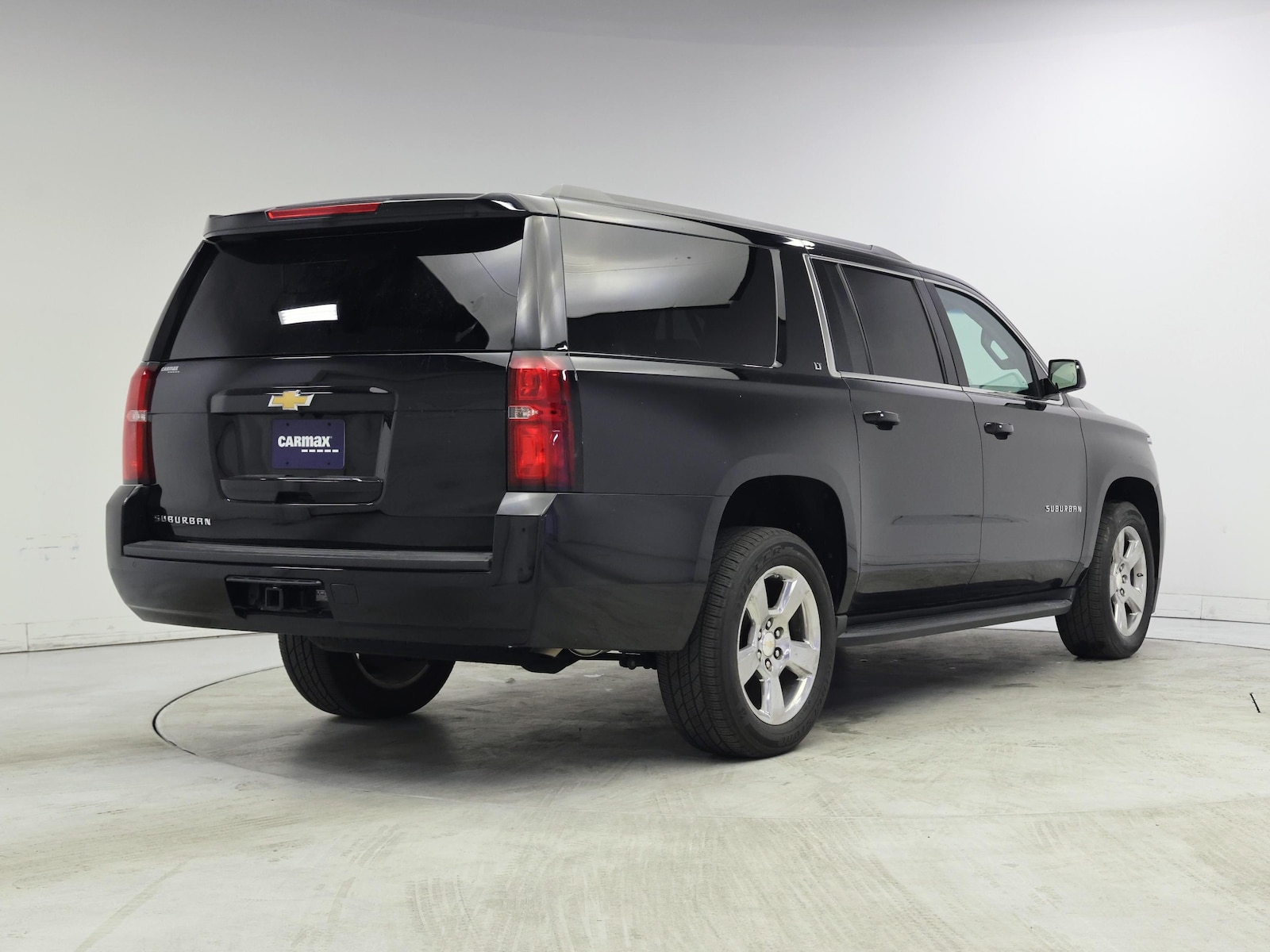 2018 Chevrolet Suburban LT - Photo 9
