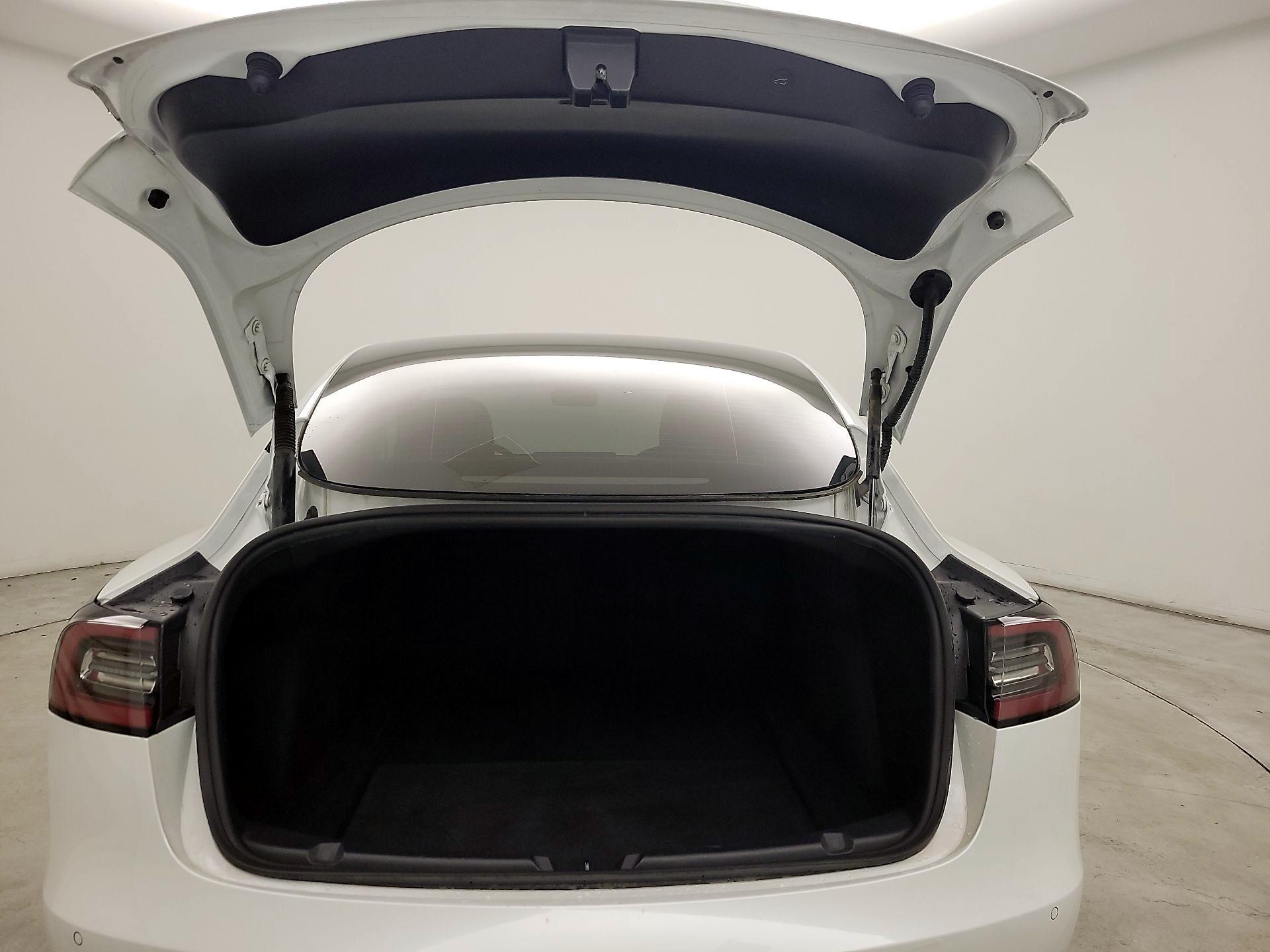 Thumbnail: 2022 Tesla Model 3 - 19