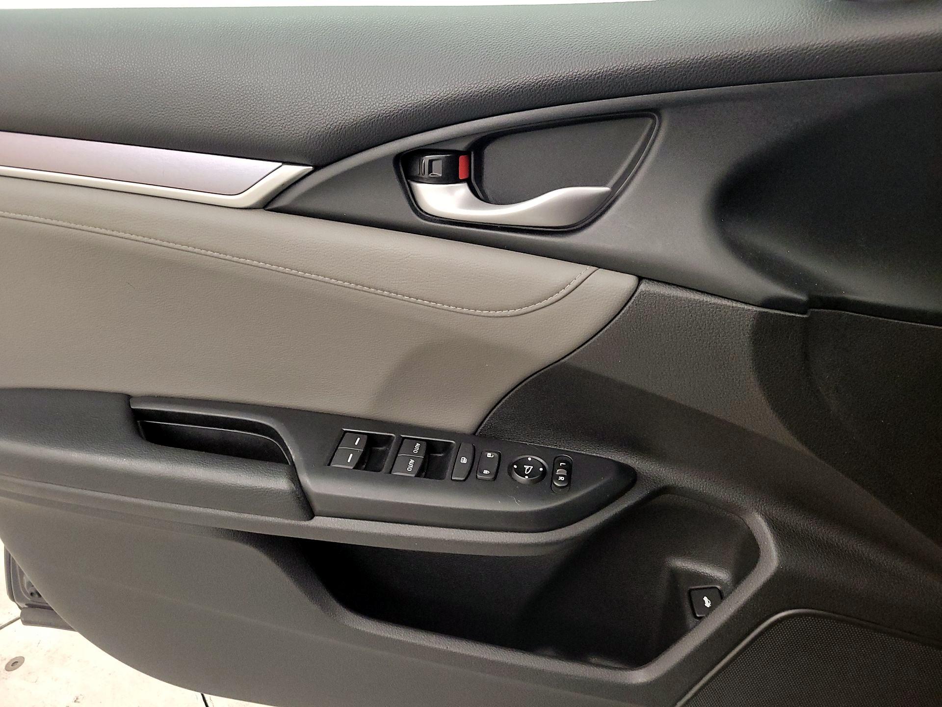 Thumbnail: 2016 Honda Civic - 12