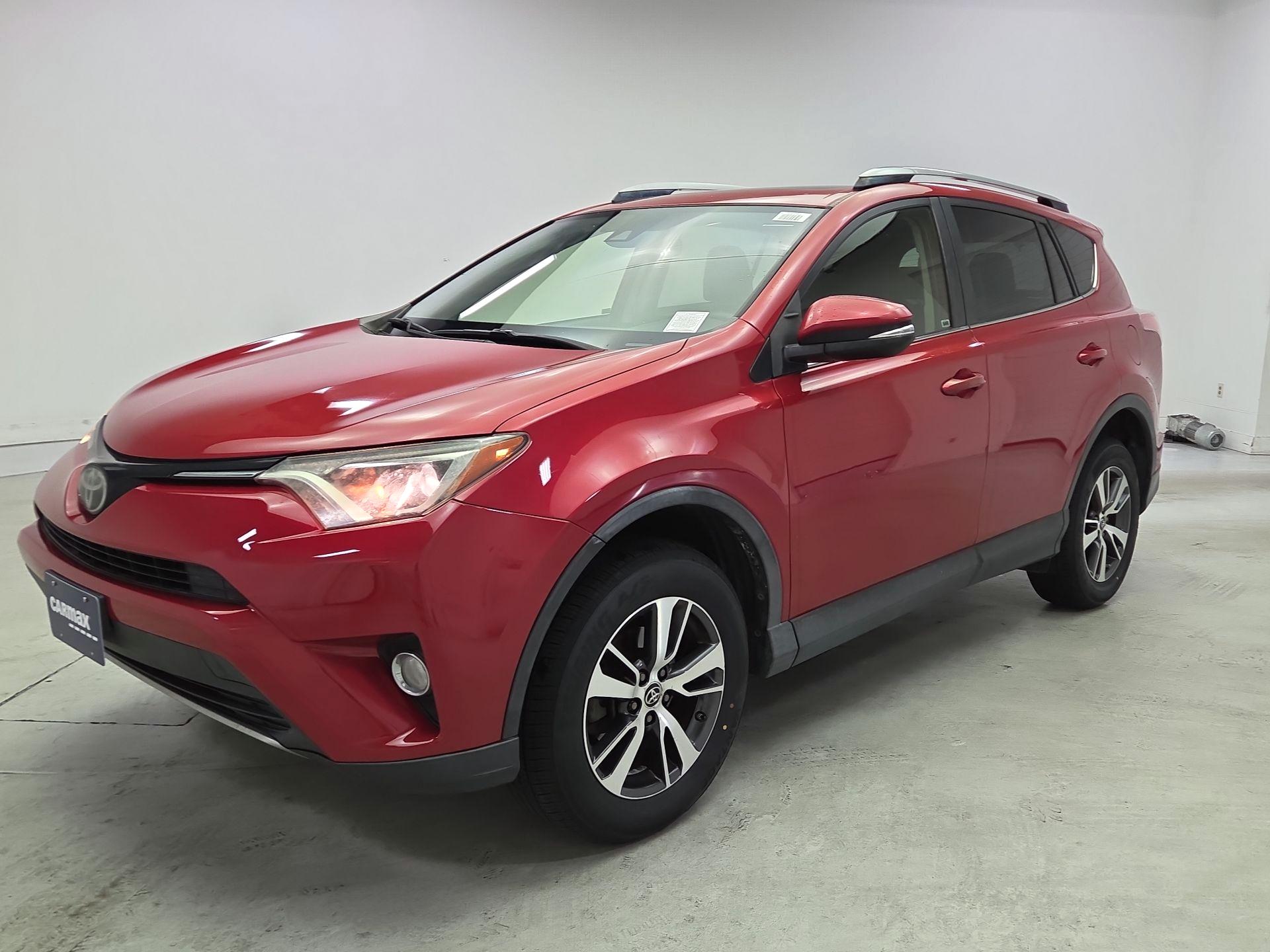 Thumbnail: 2017 Toyota RAV4 - 3