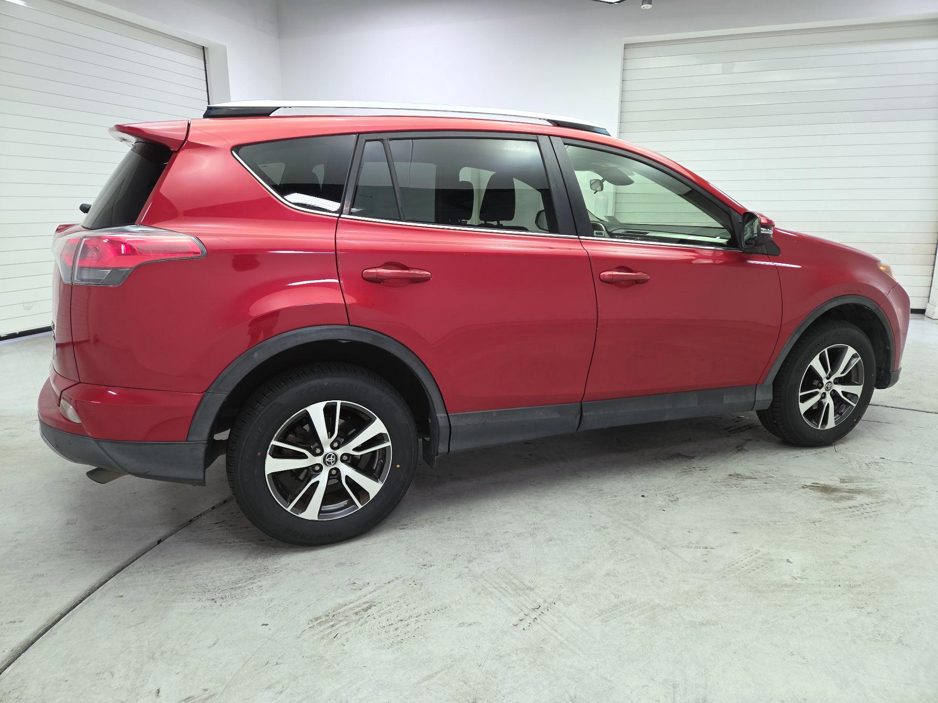 Thumbnail: 2017 Toyota RAV4 - 4