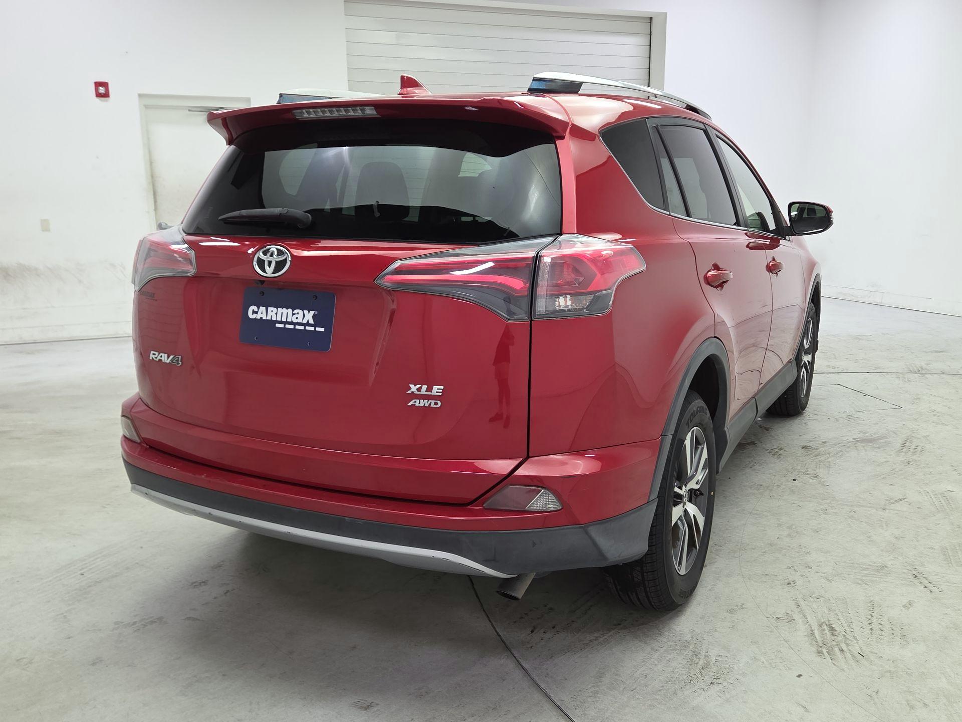 Thumbnail: 2017 Toyota RAV4 - 5