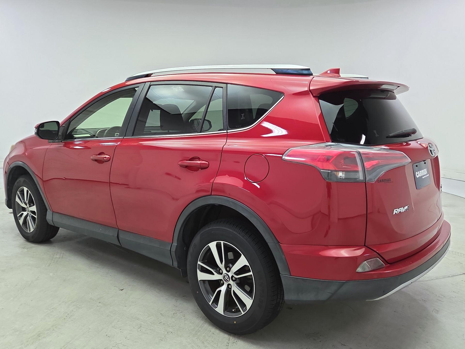 Thumbnail: 2017 Toyota RAV4 - 7