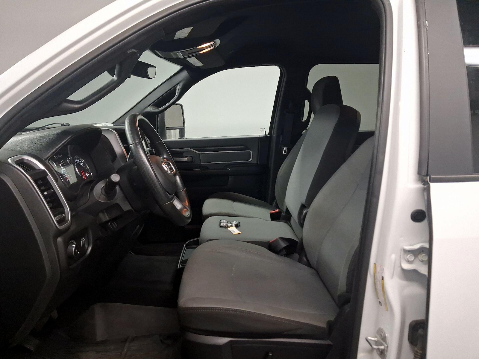 Power Seat(s) & Side Airbags